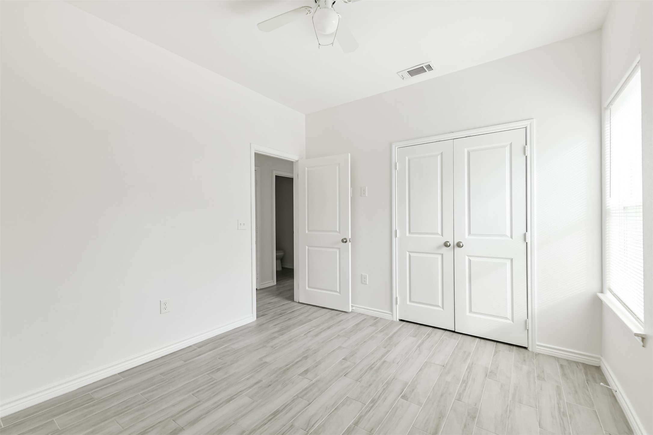 16884 Kempwood Property Photo 23