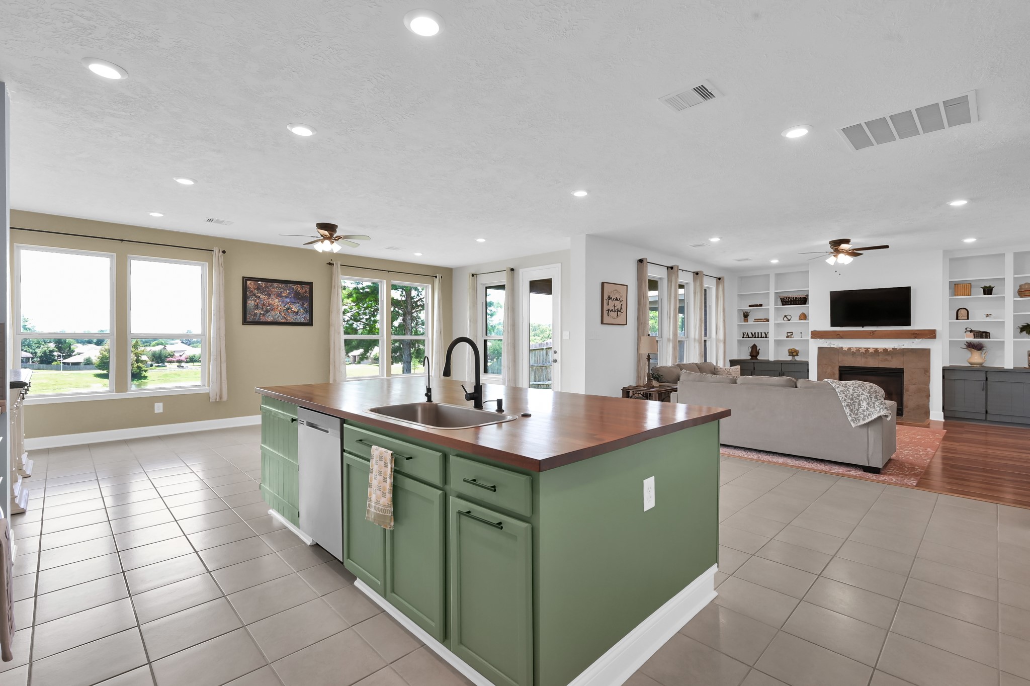1923 Elkington Circle Property Photo 1