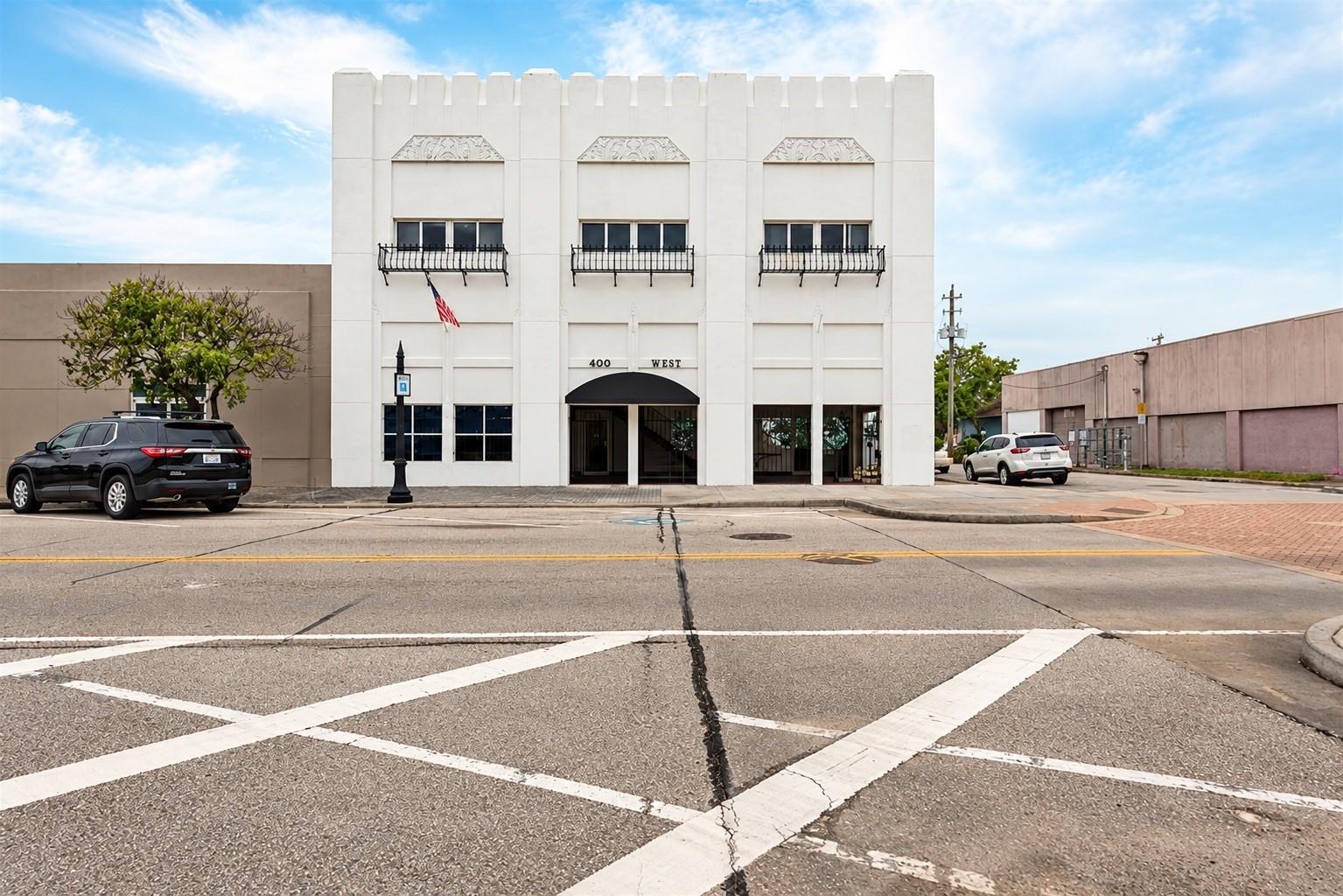 400 W Texas Ave Property Photo 1