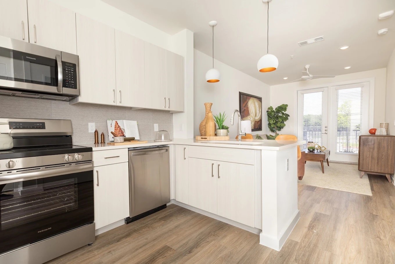 1690 North Loop 209 Property Photo 4