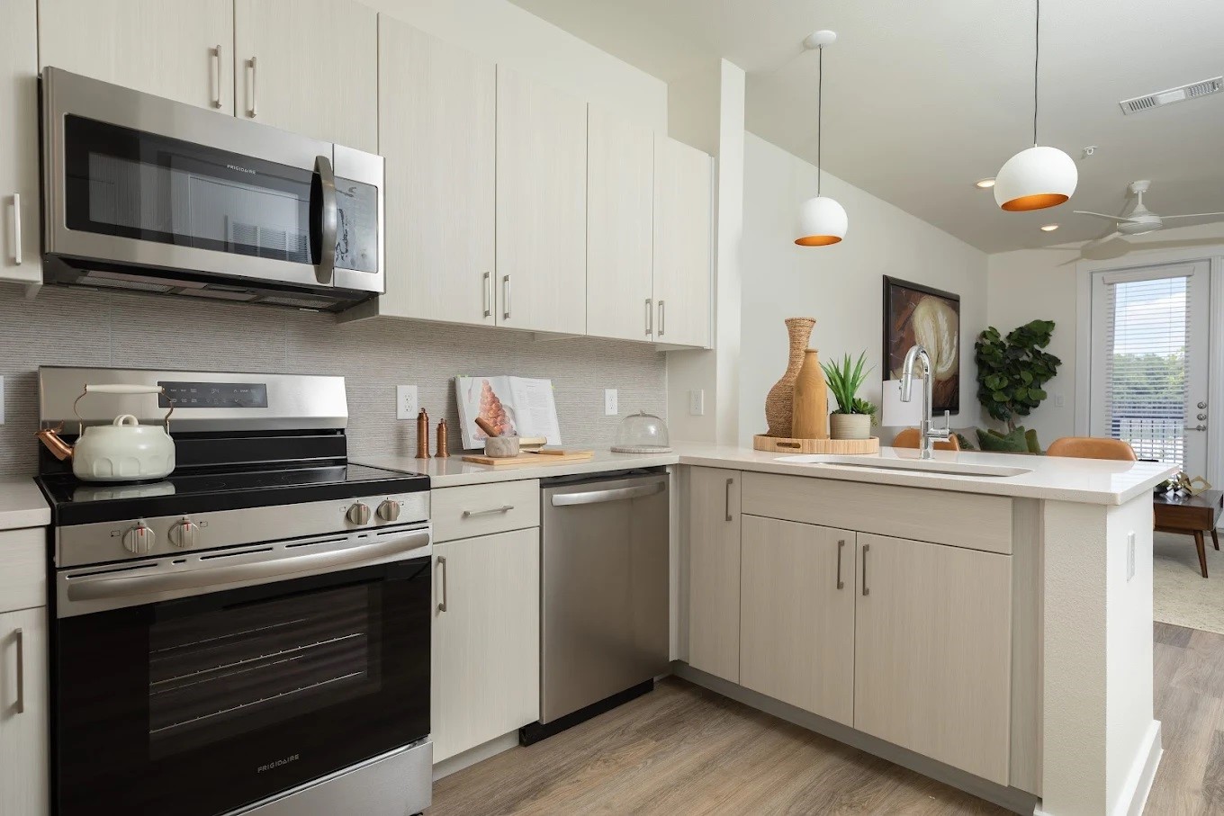 1690 North Loop 209 Property Photo 7