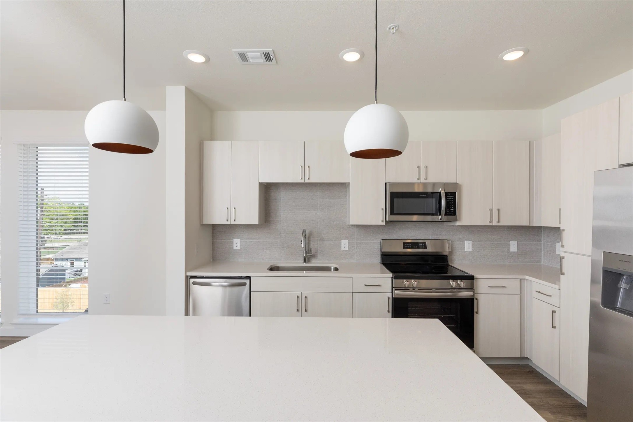 1690 North Loop 209 Property Photo 8