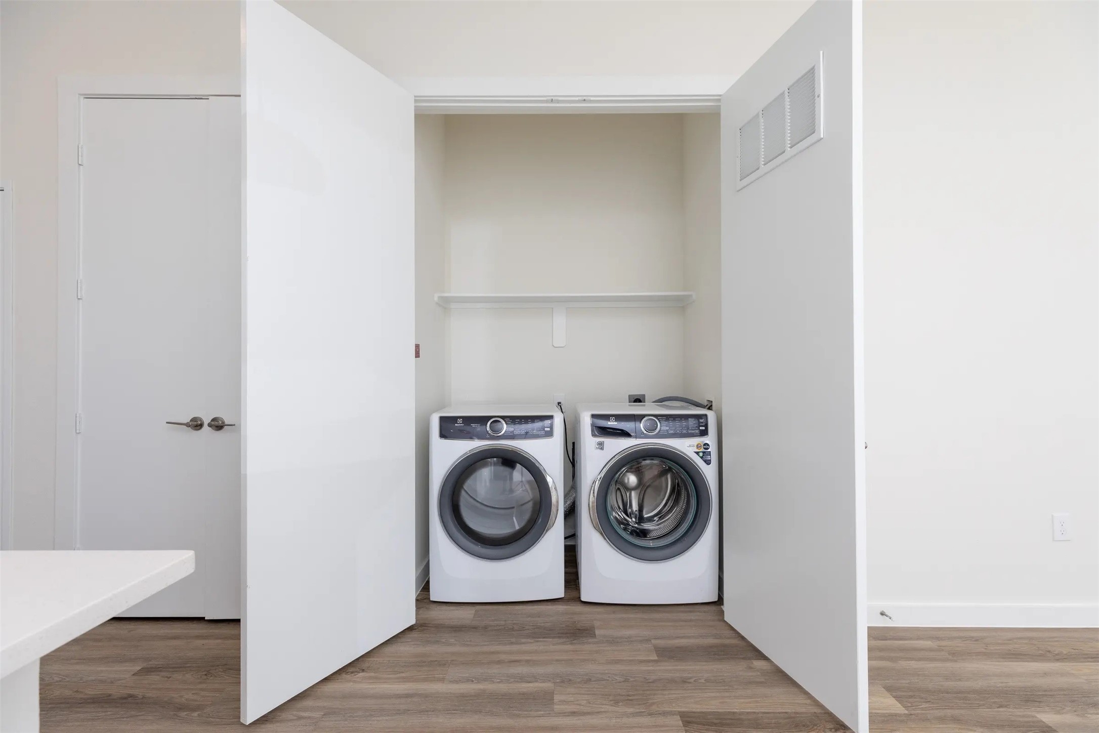 1690 North Loop 209 Property Photo 16