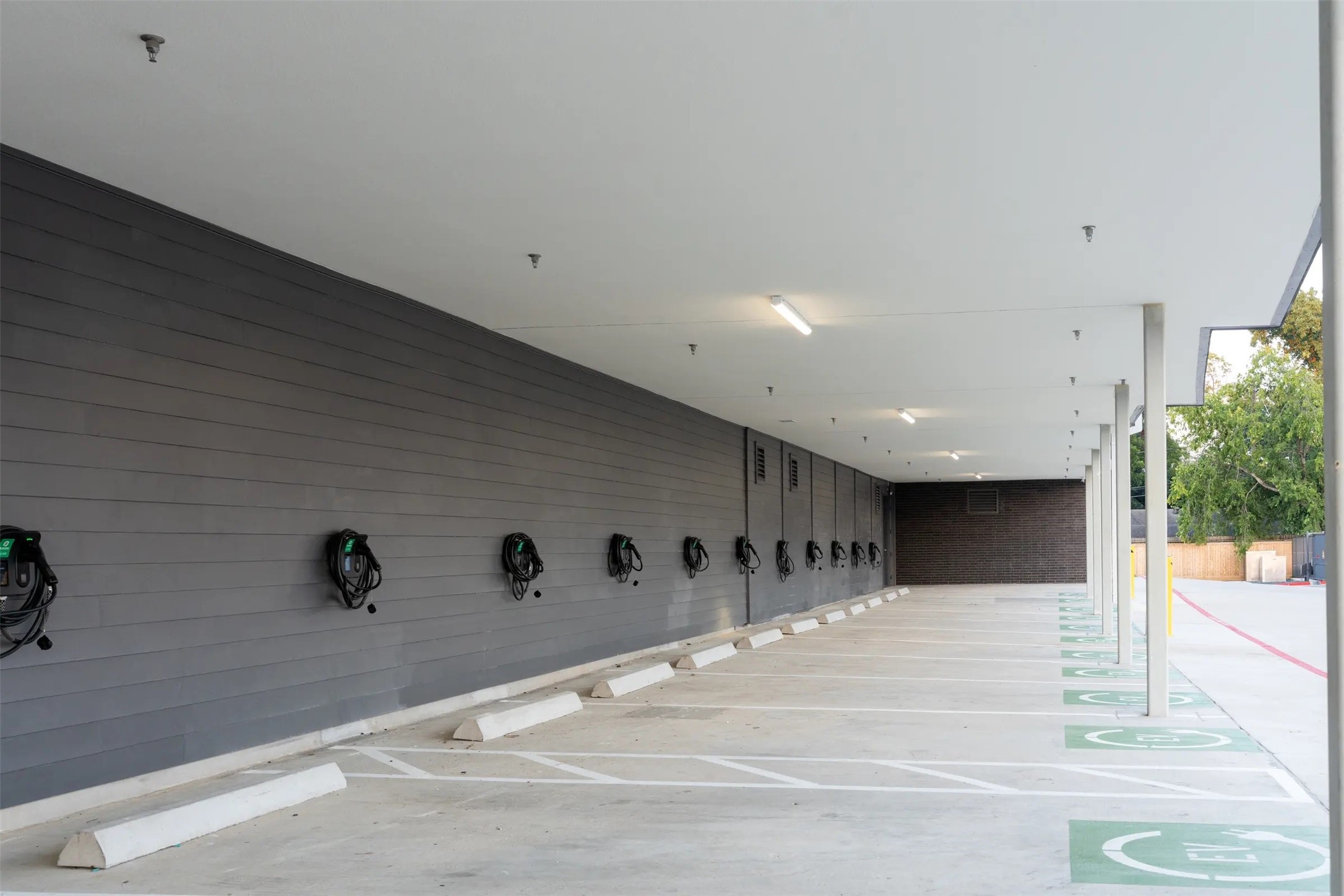 1690 North Loop 209 Property Photo 26