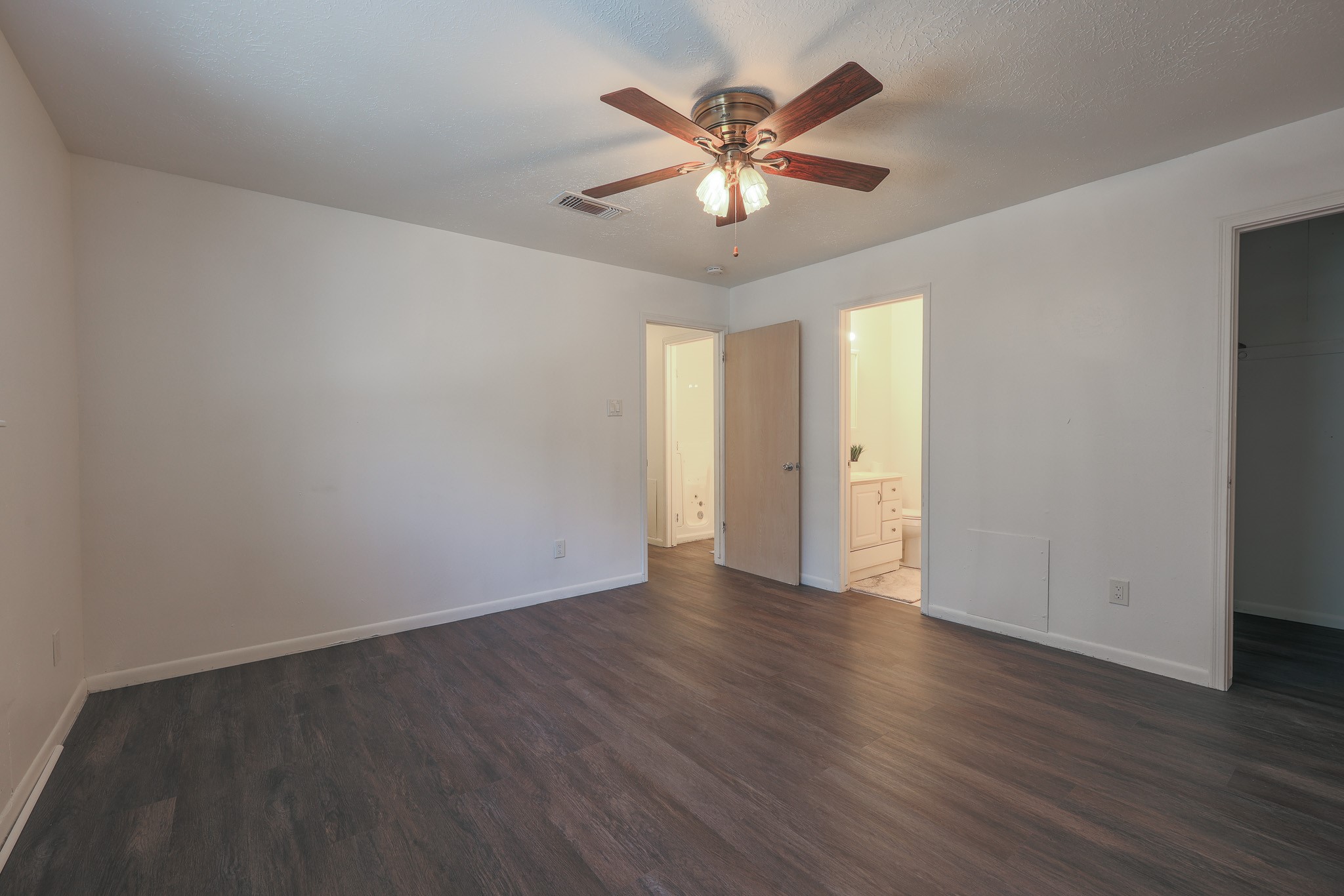 4702 Geraldine Street Property Photo 22