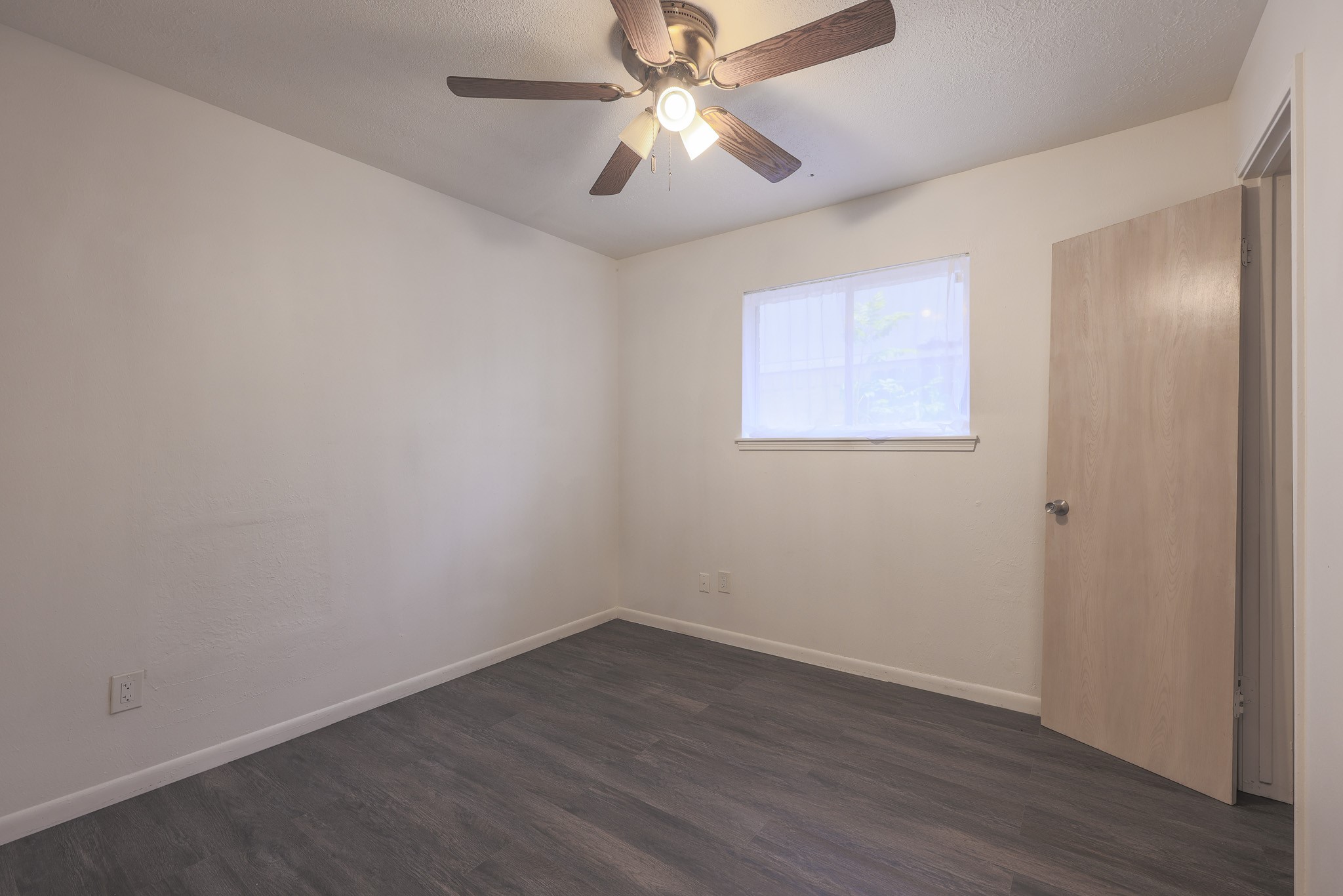 4702 Geraldine Street Property Photo 27