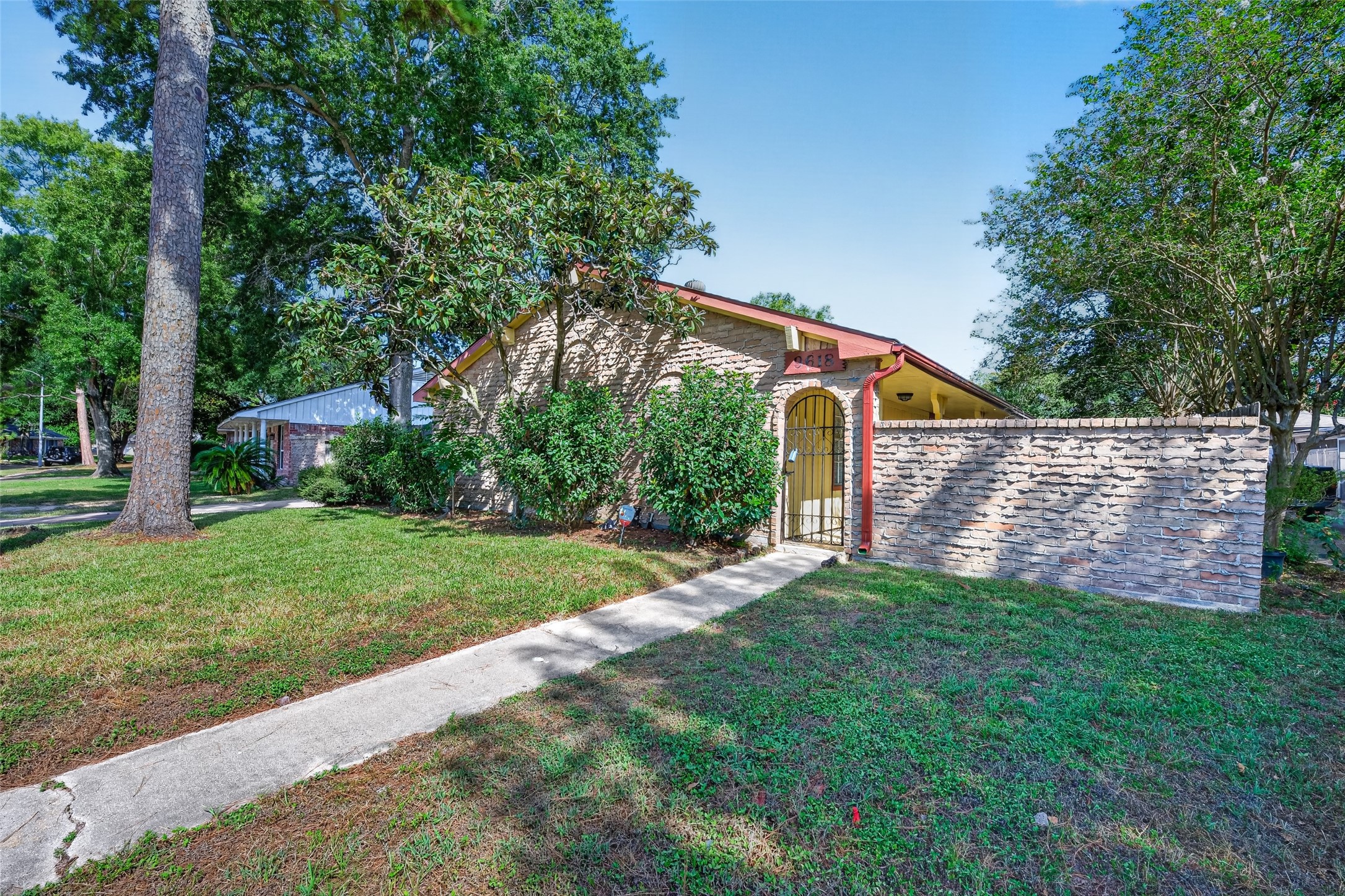 9618 S Petersham Drive Property Photo 4