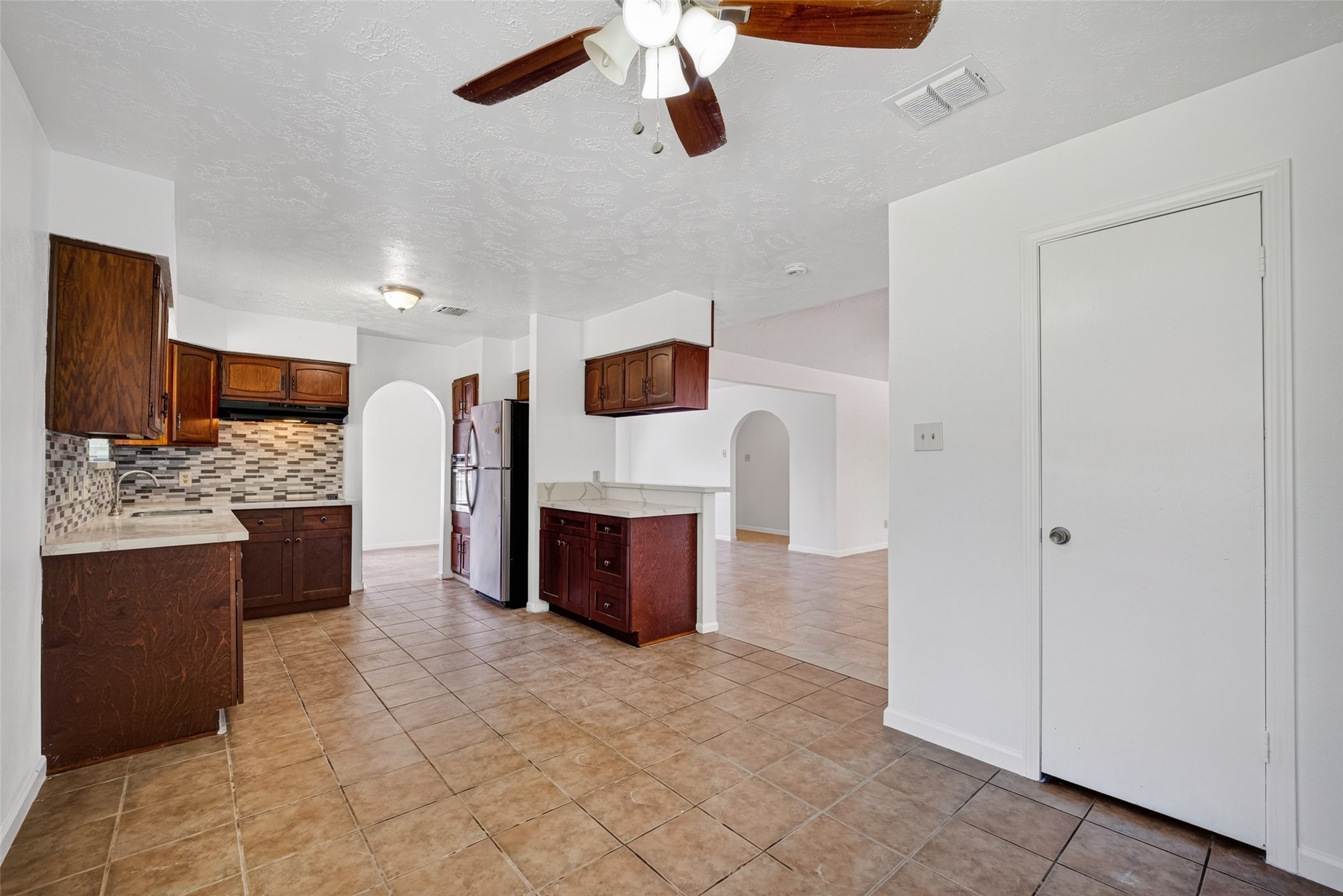 9618 S Petersham Drive Property Photo 16