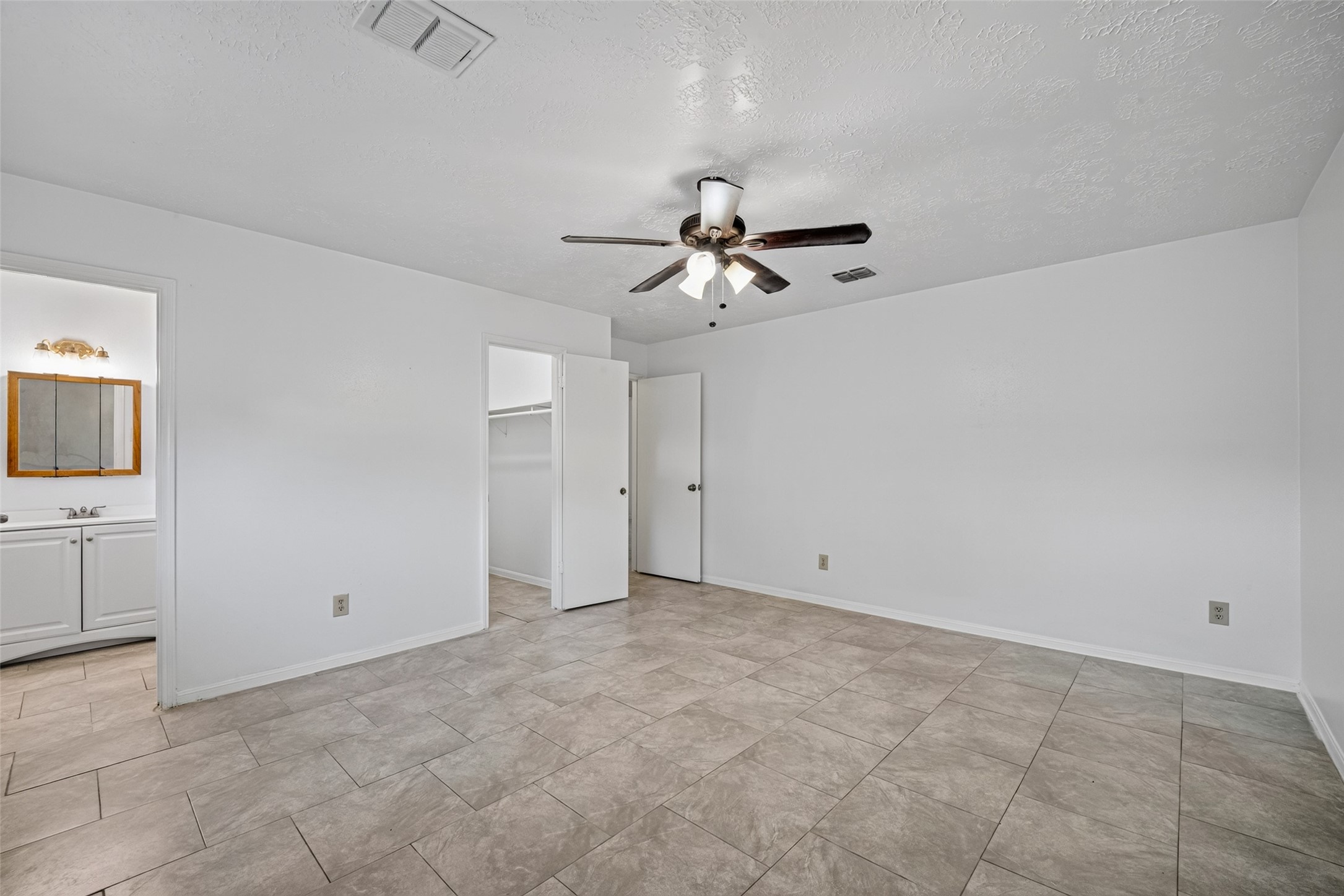 9618 S Petersham Drive Property Photo 19