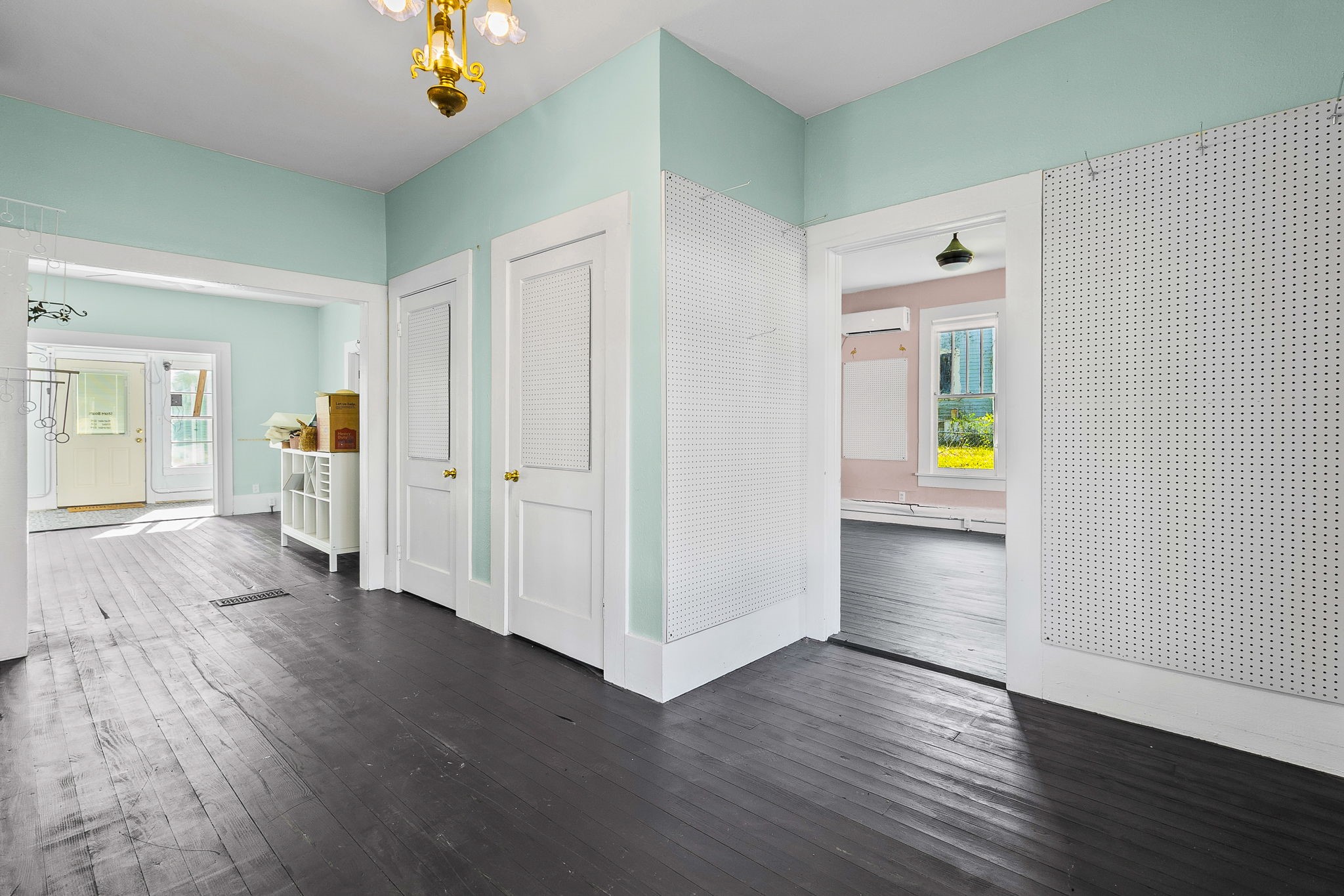 303 S Washington Avenue Property Photo 3