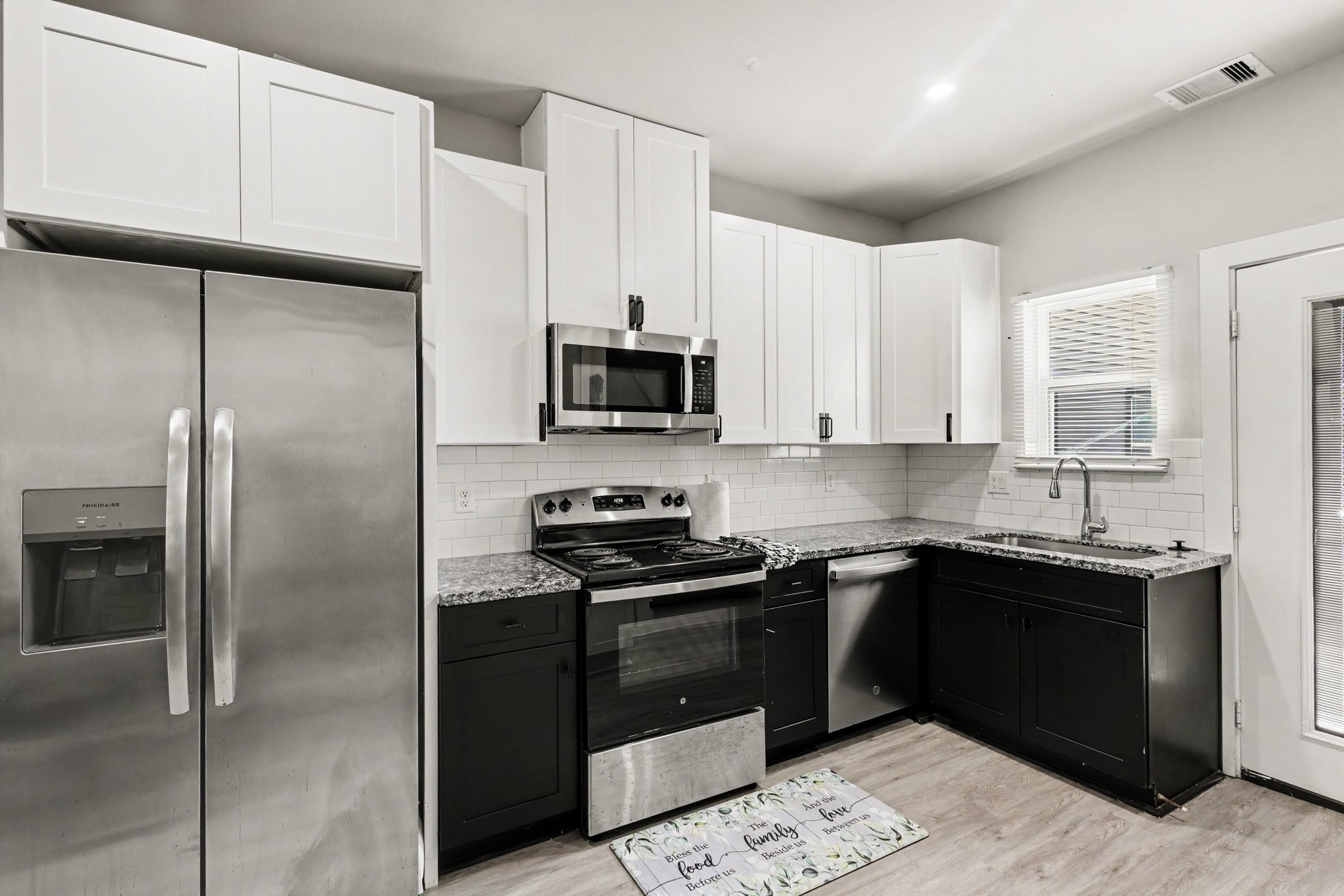 8159 Tate St B Property Photo 3