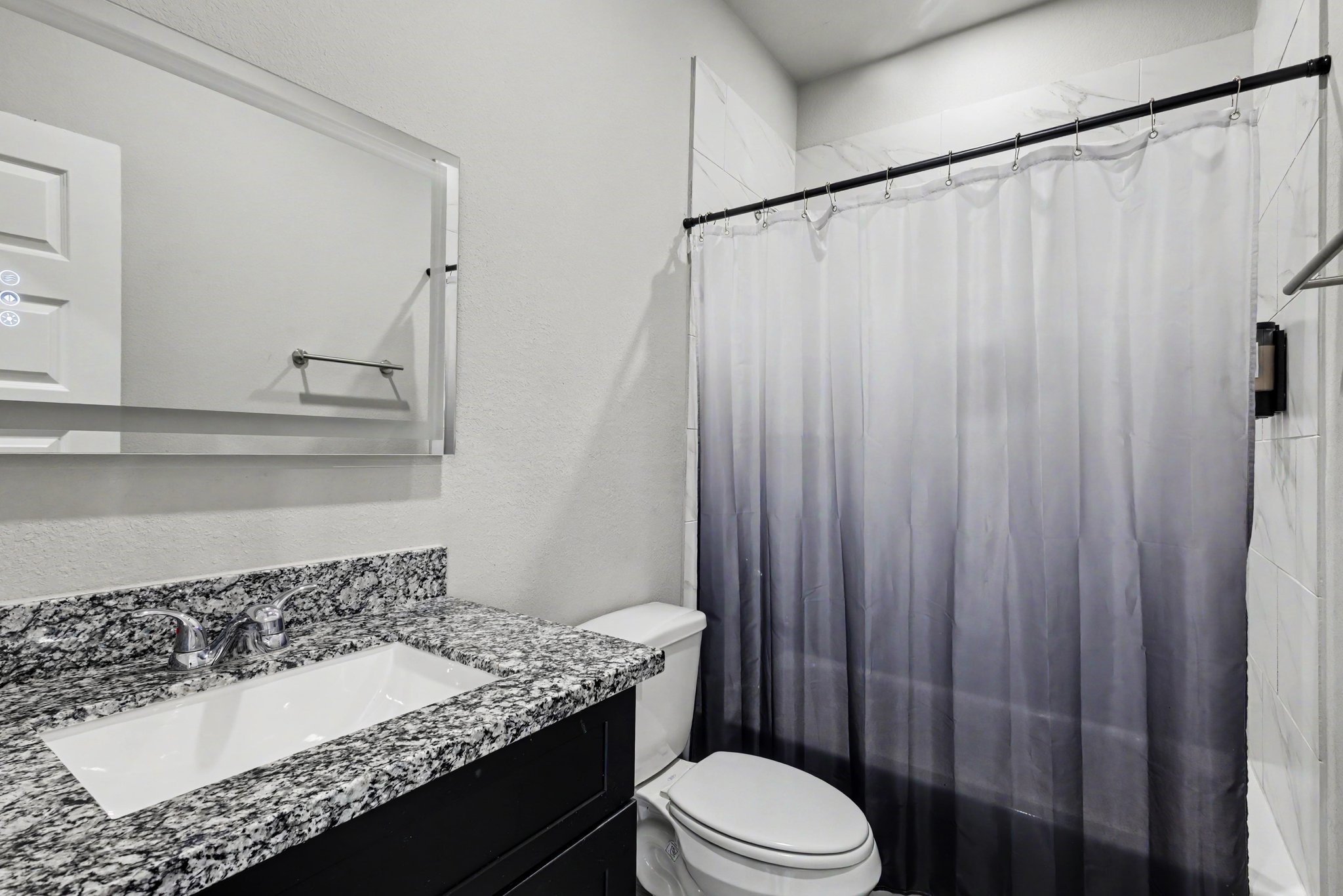 8159 Tate St B Property Photo 11