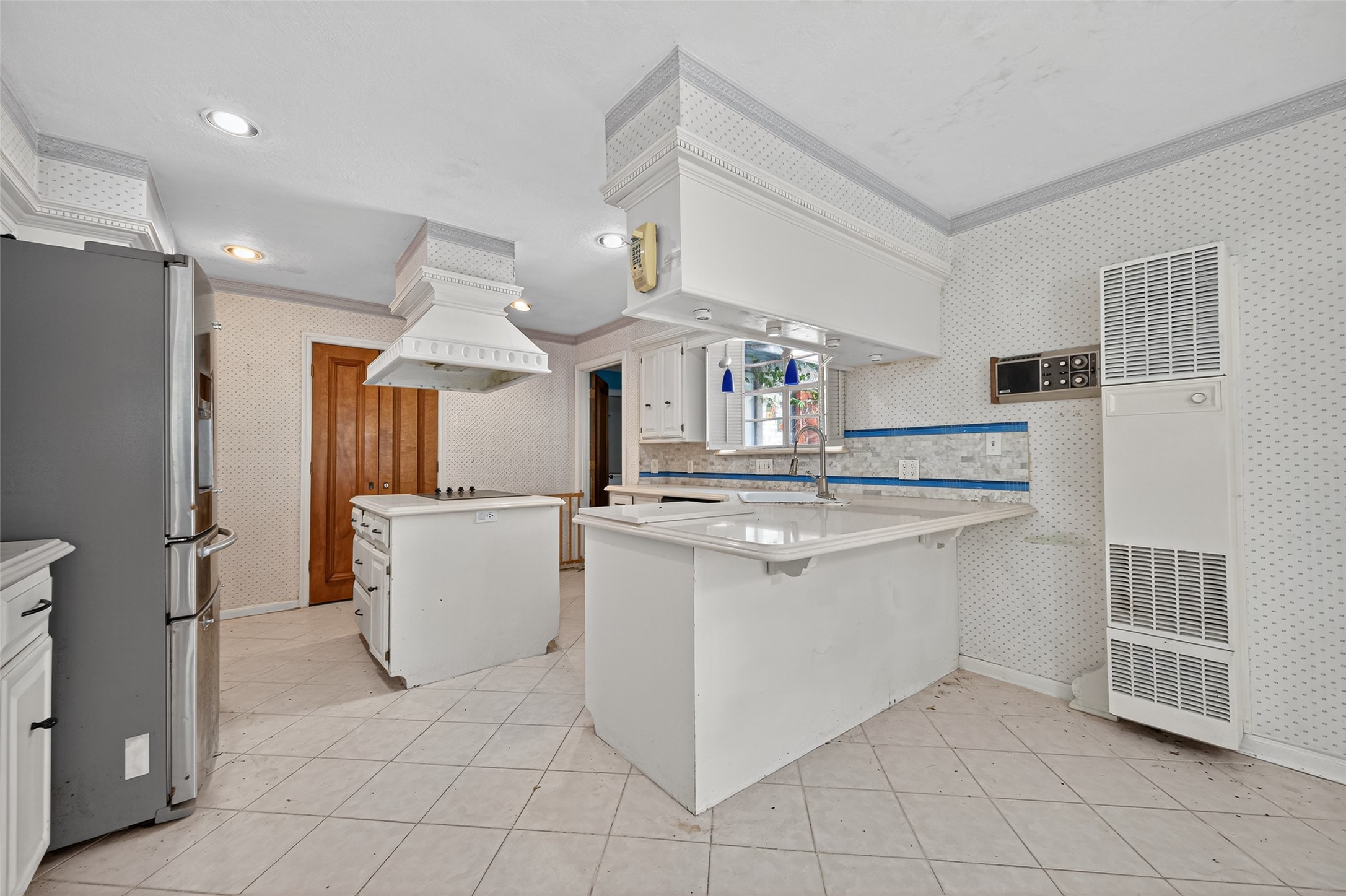 82 April Wind Drive S Property Photo 8