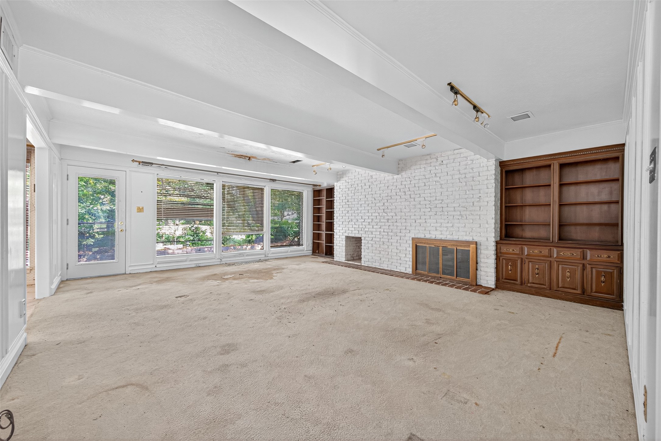 82 April Wind Drive S Property Photo 10