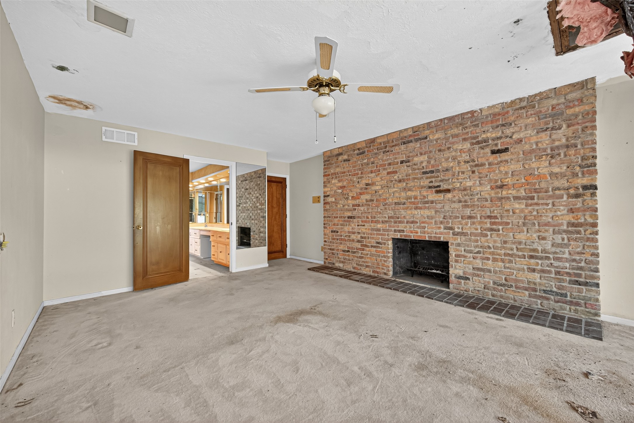 82 April Wind Drive S Property Photo 13