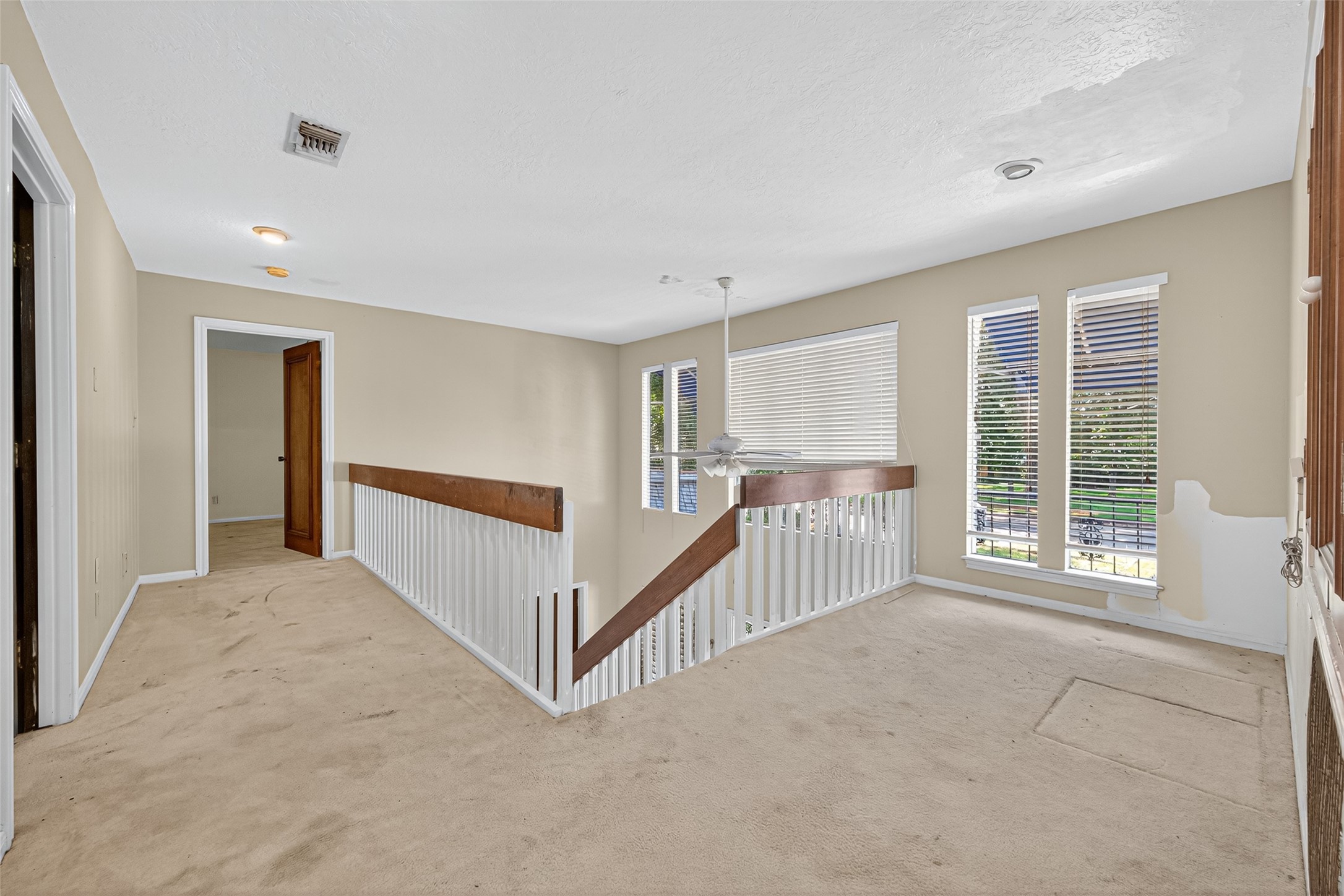 82 April Wind Drive S Property Photo 16