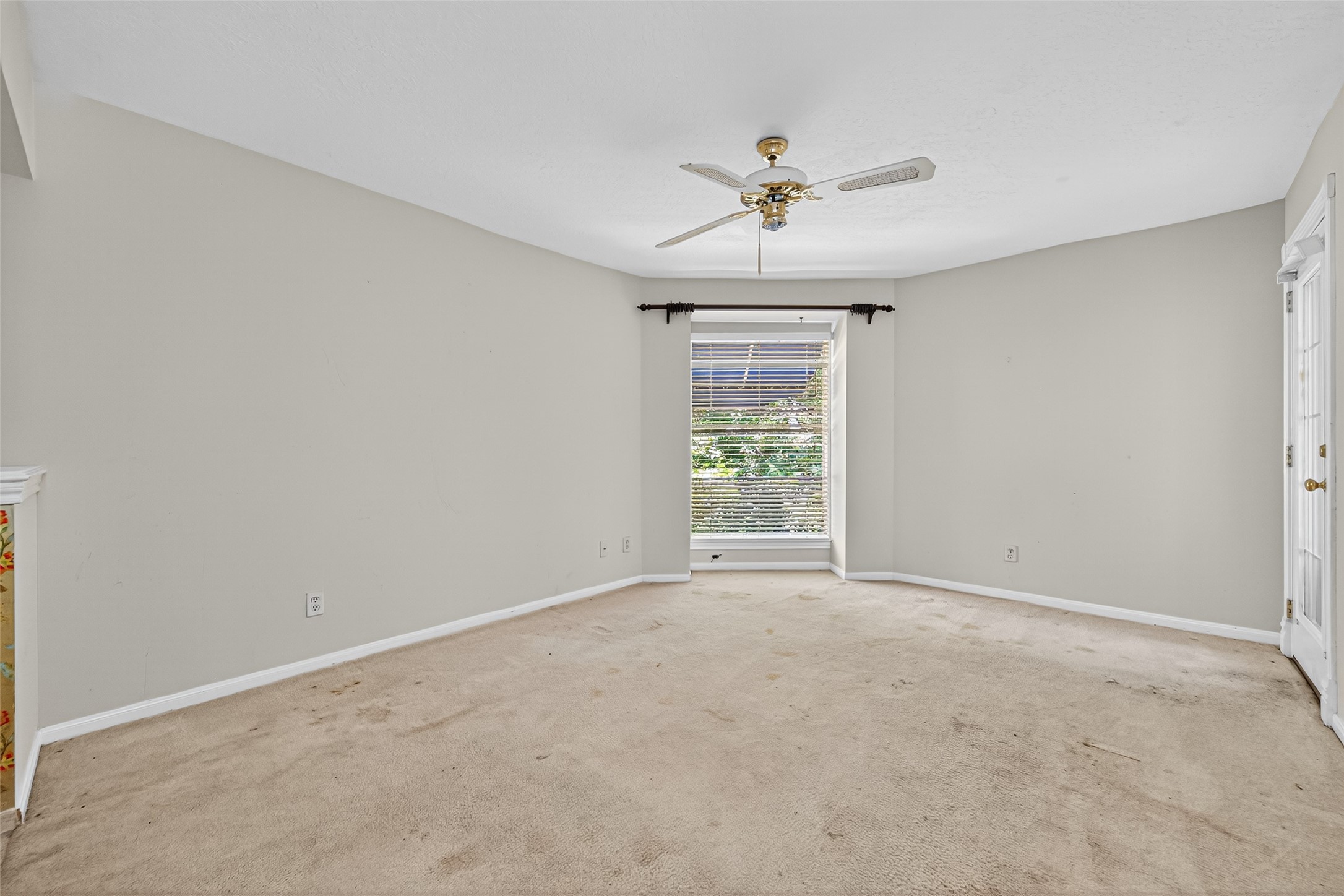 82 April Wind Drive S Property Photo 17