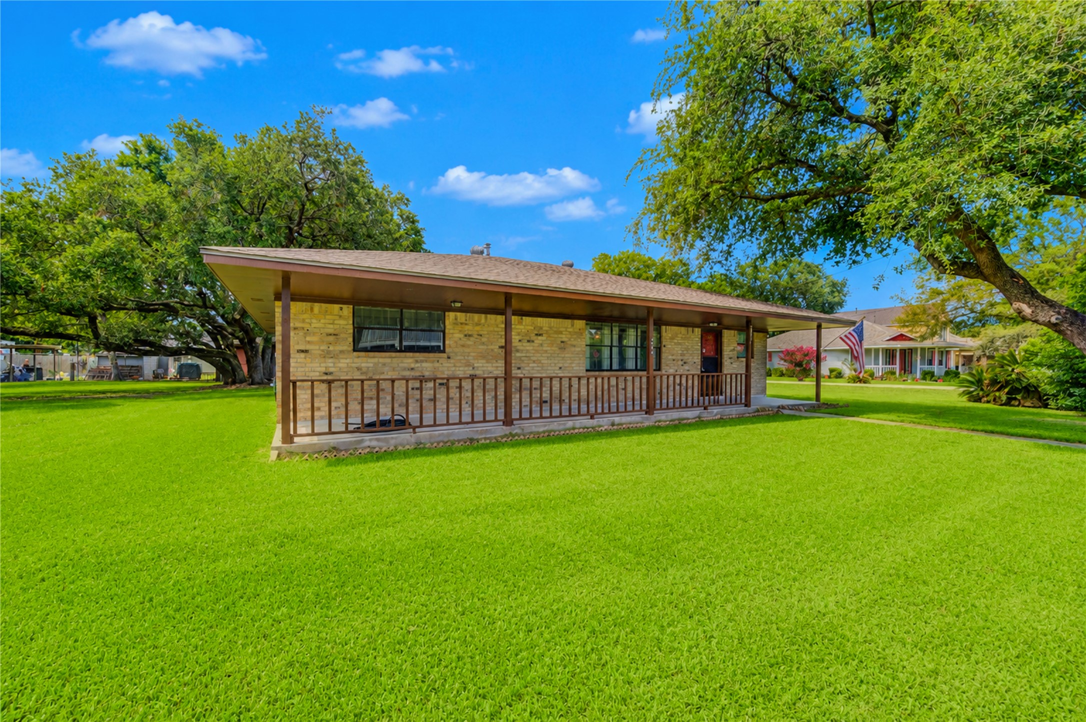 4704 1st Street Property Photo 4