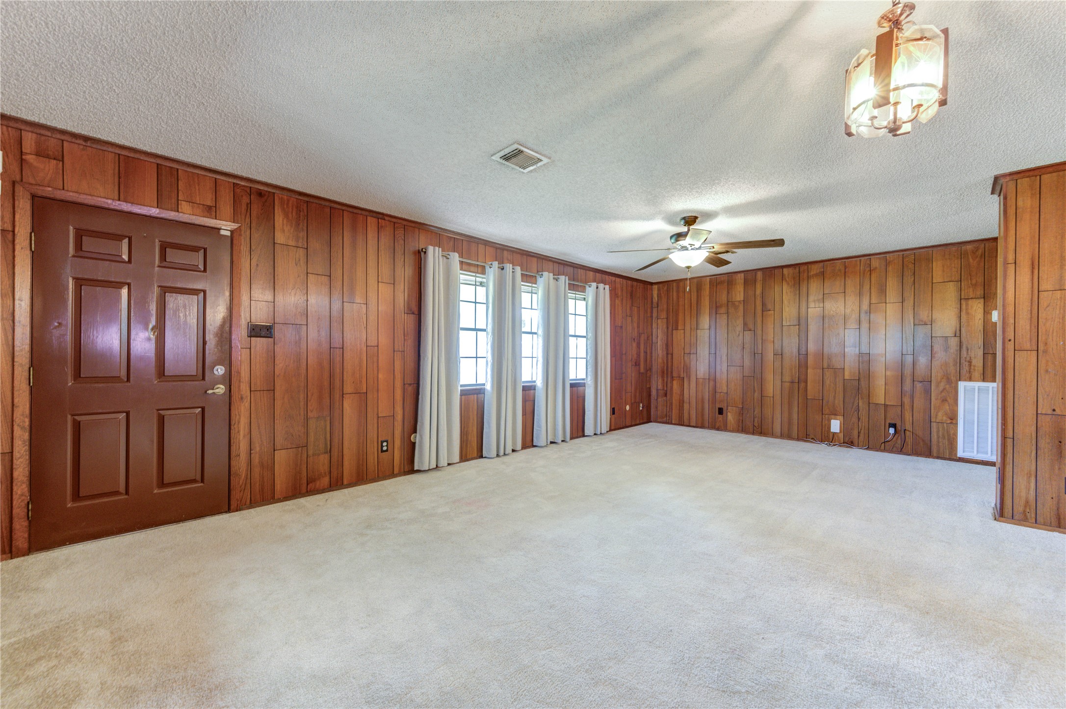 4704 1st Street Property Photo 11