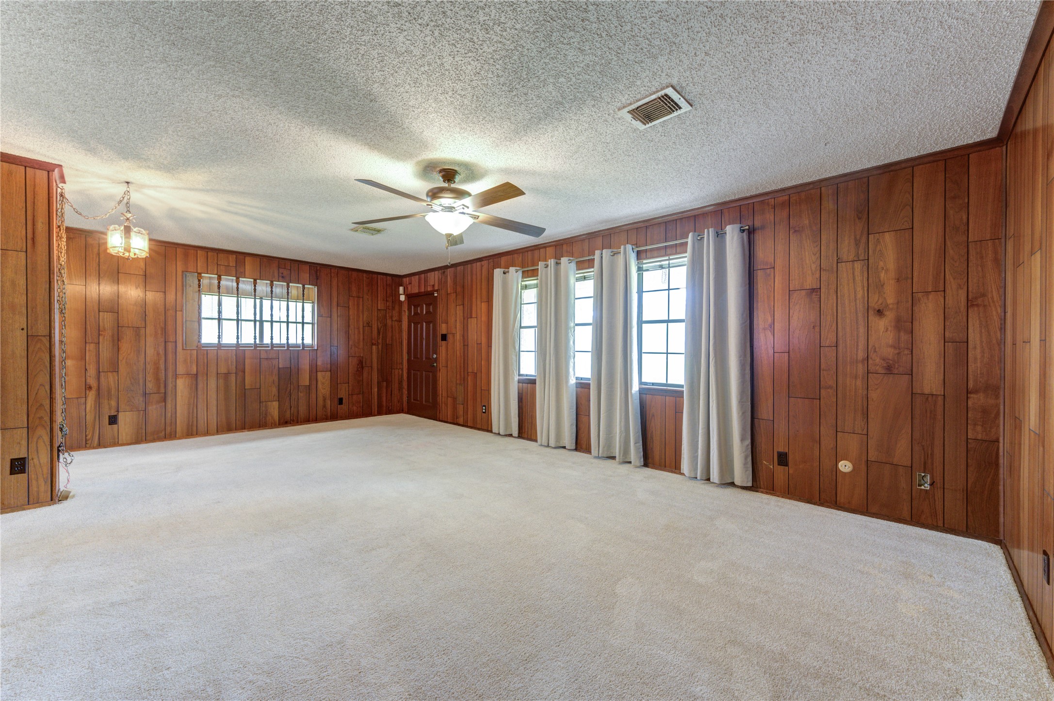 4704 1st Street Property Photo 14