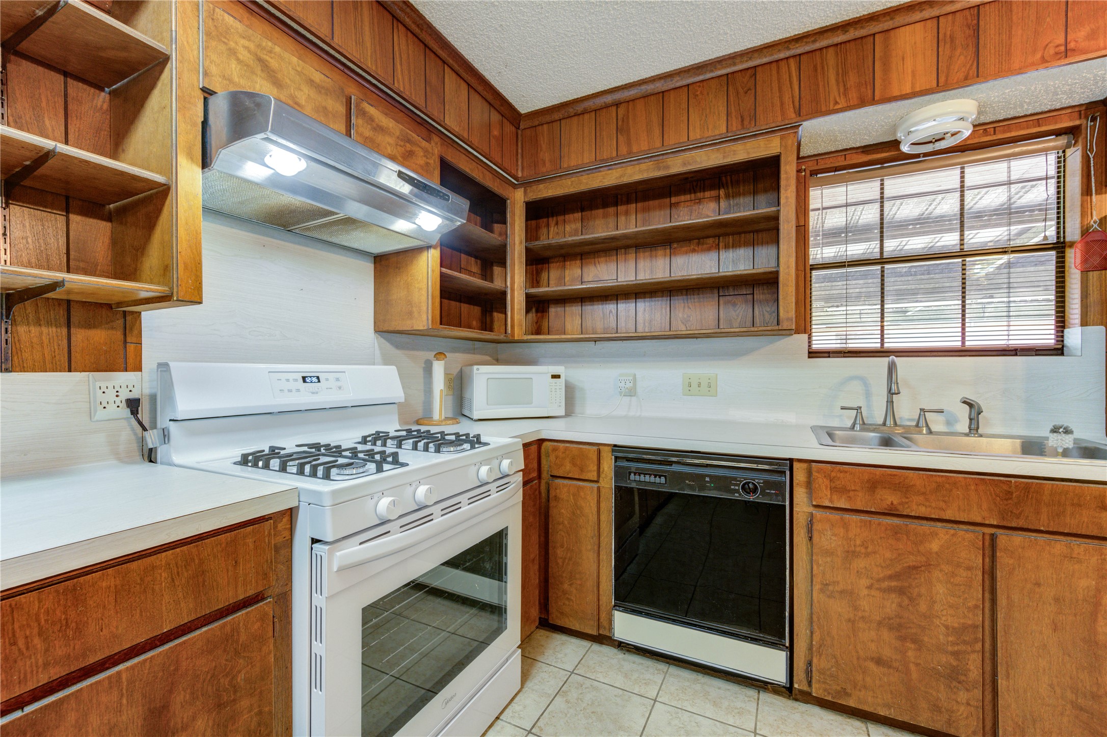 4704 1st Street Property Photo 16