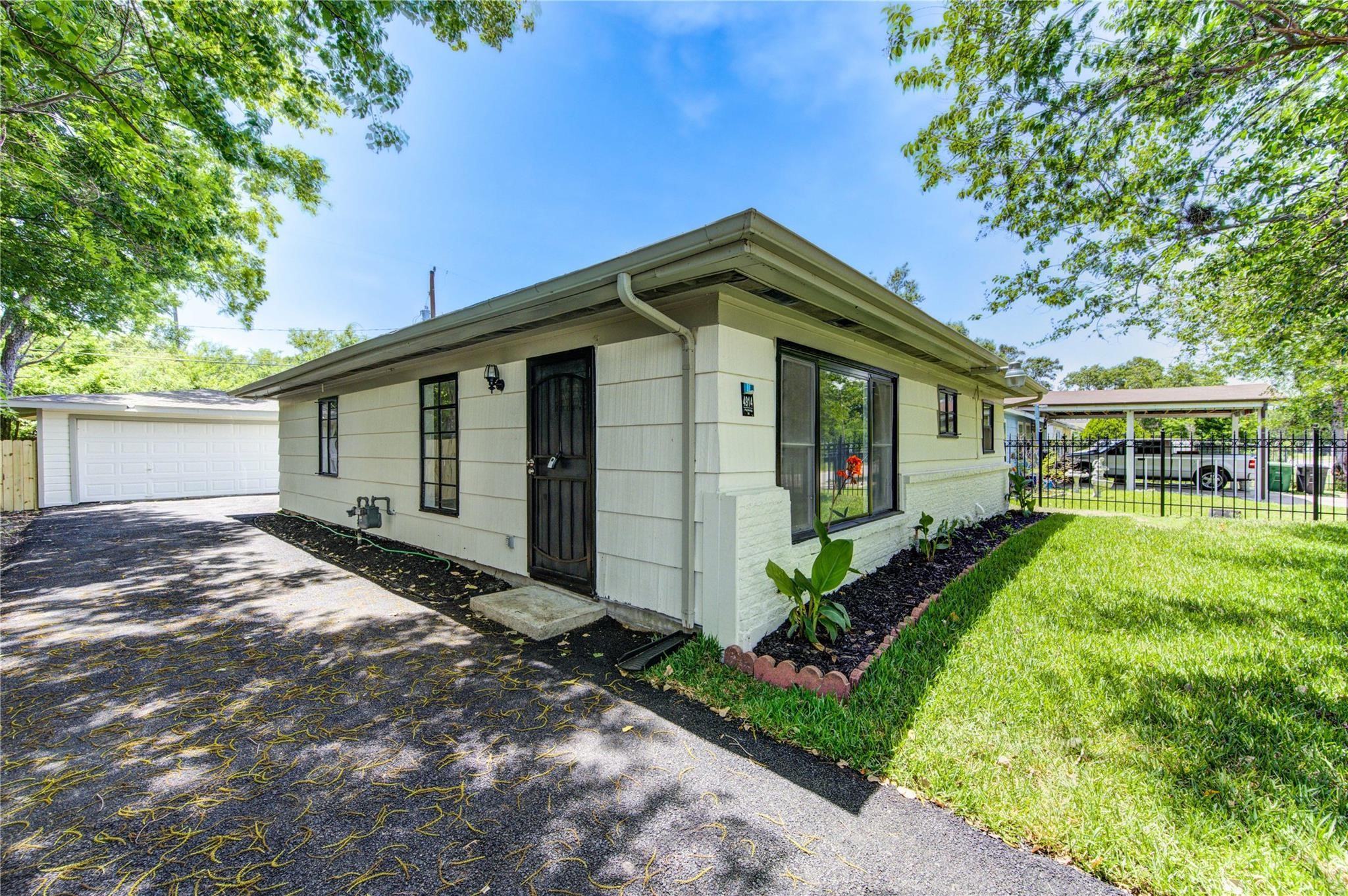 4914 Pershing Street Property Photo 1