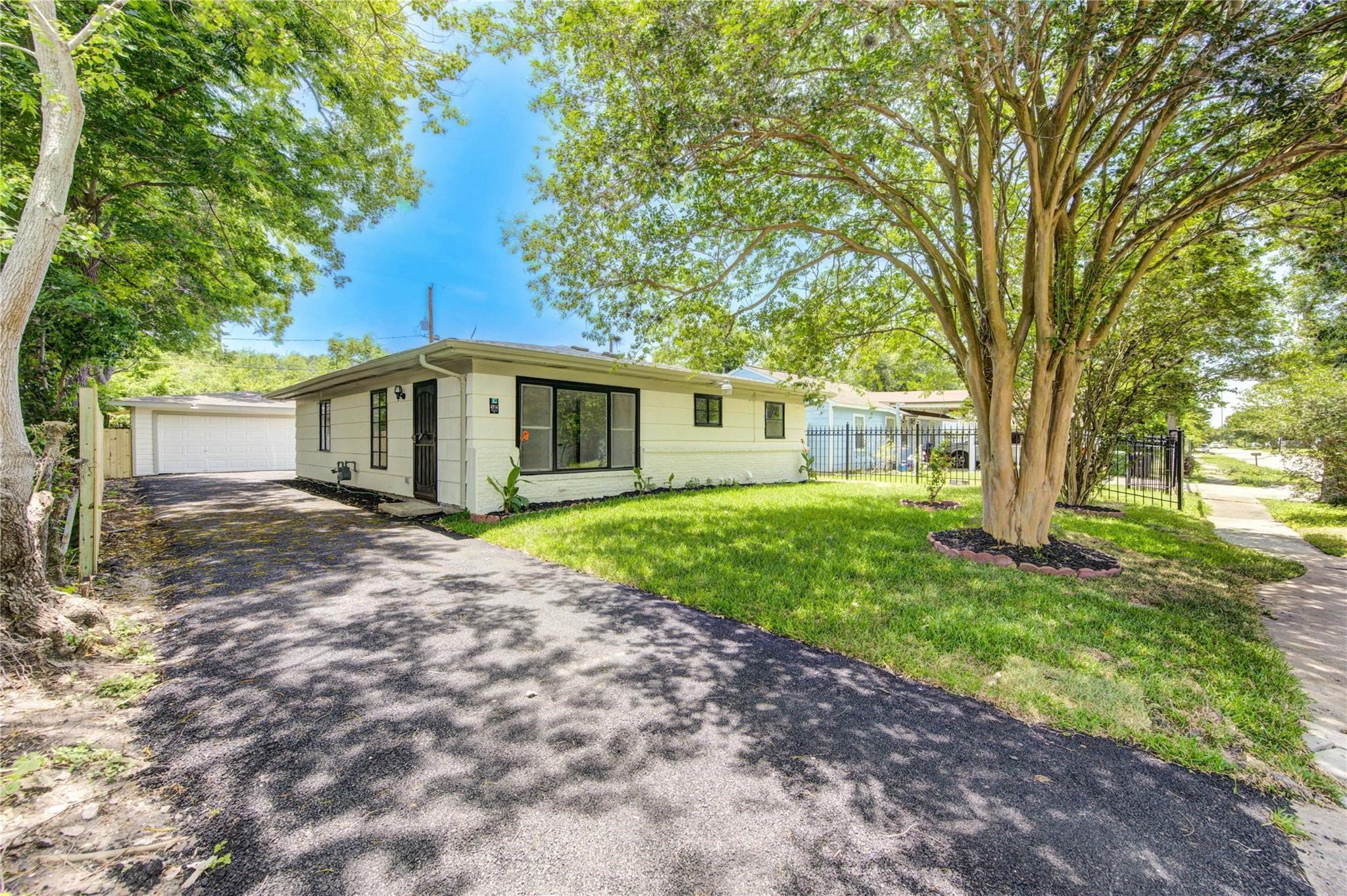 4914 Pershing Street Property Photo 3