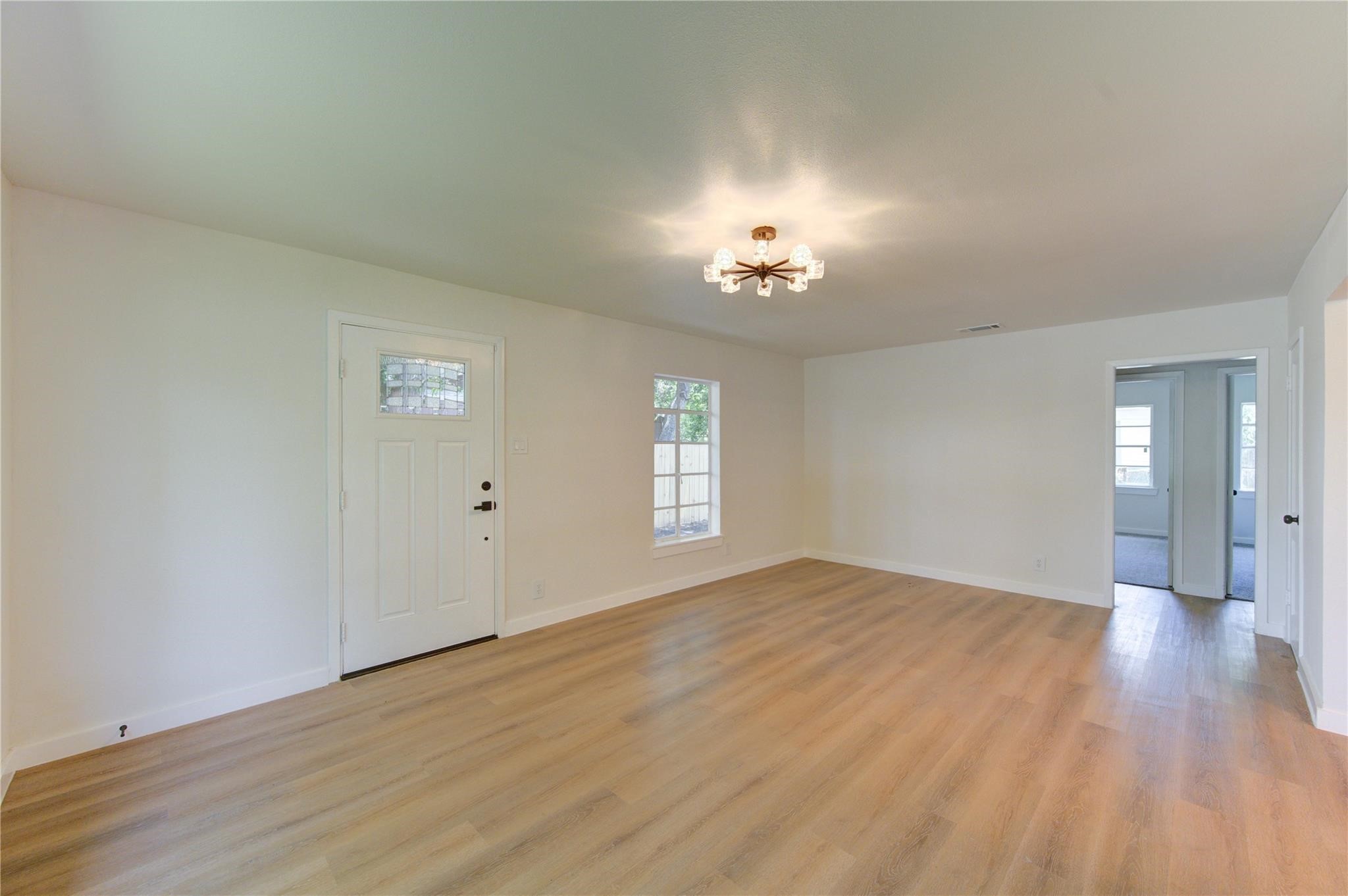 4914 Pershing Street Property Photo 9