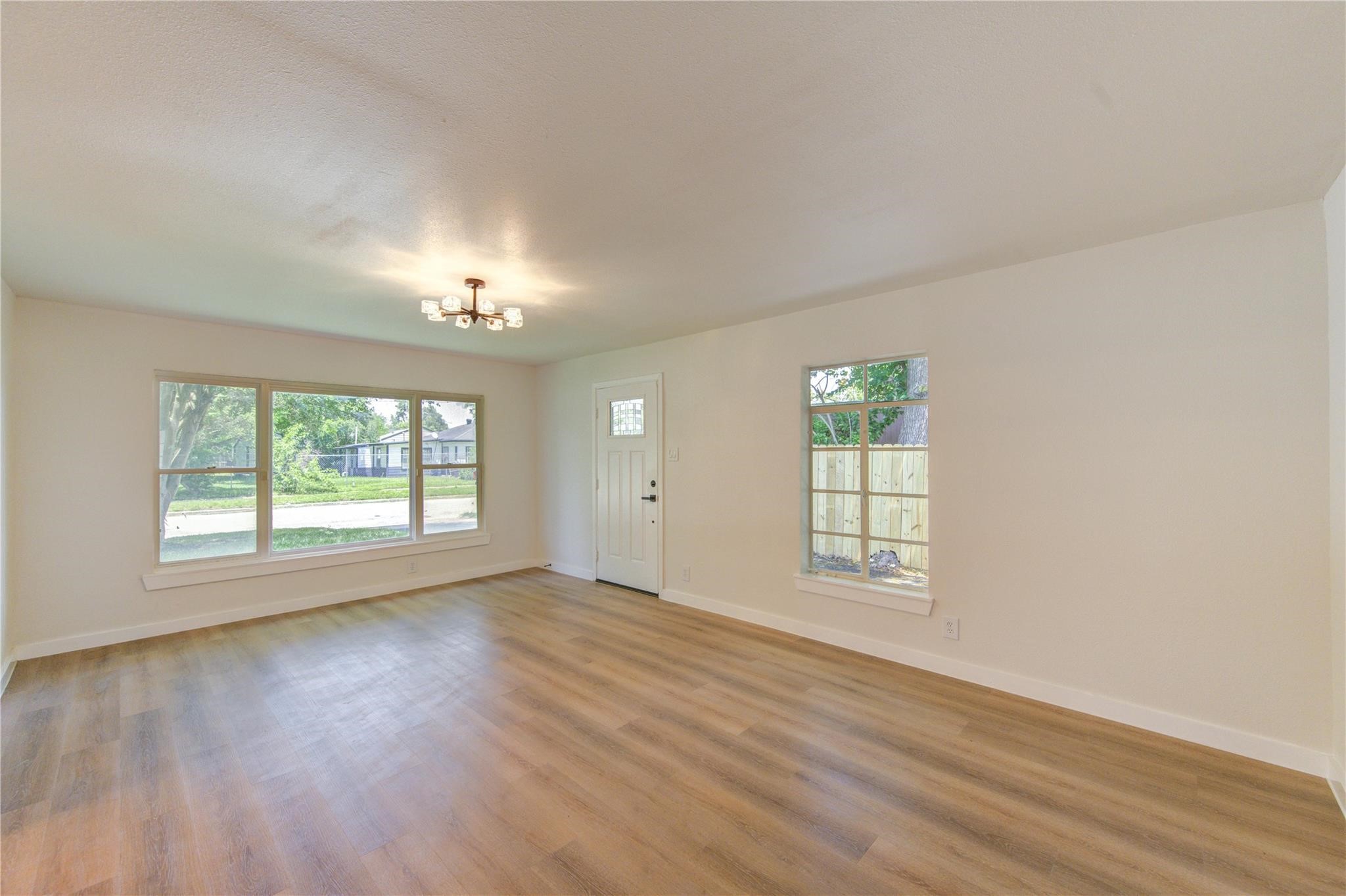 4914 Pershing Street Property Photo 10