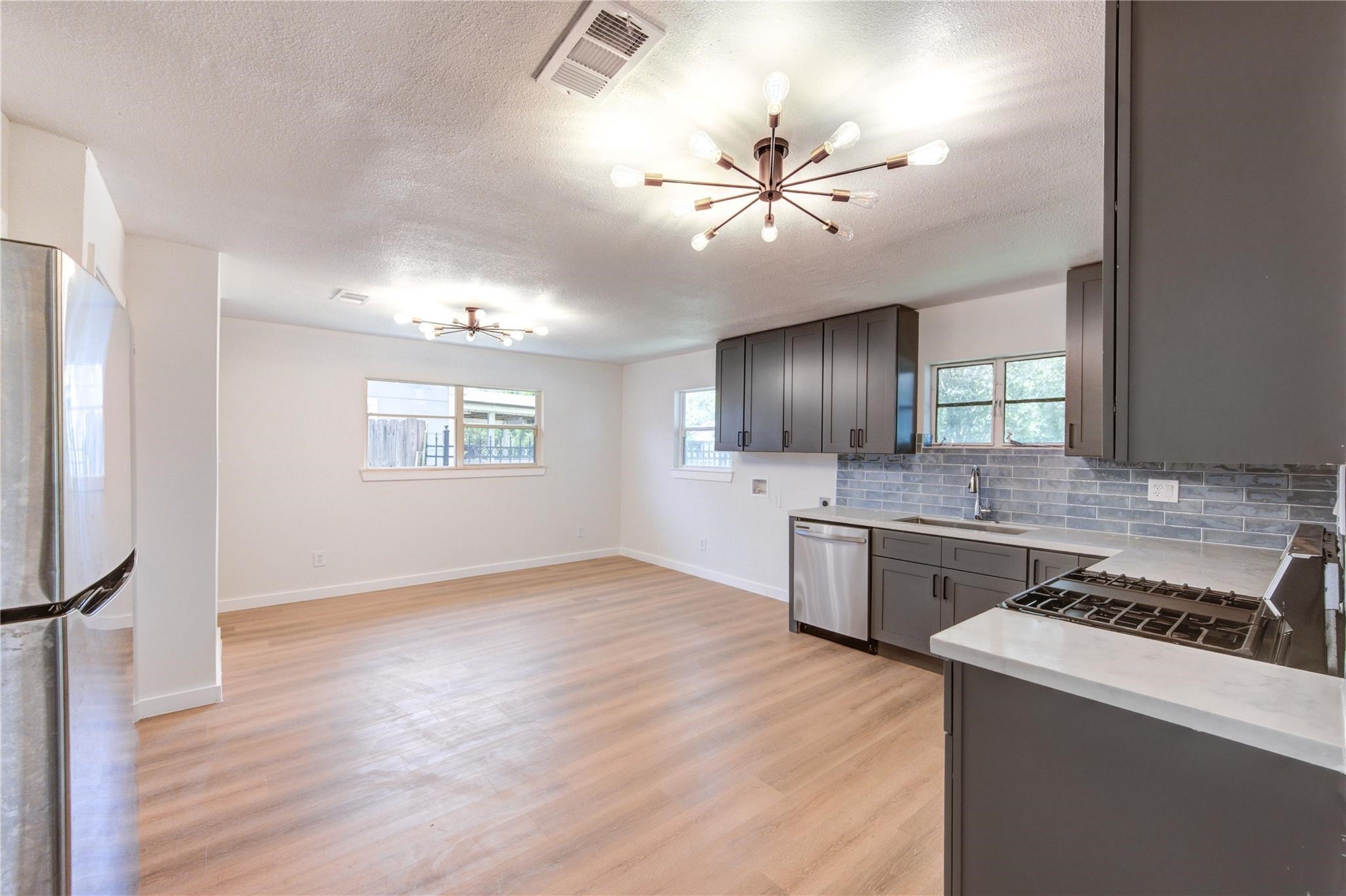 4914 Pershing Street Property Photo 24
