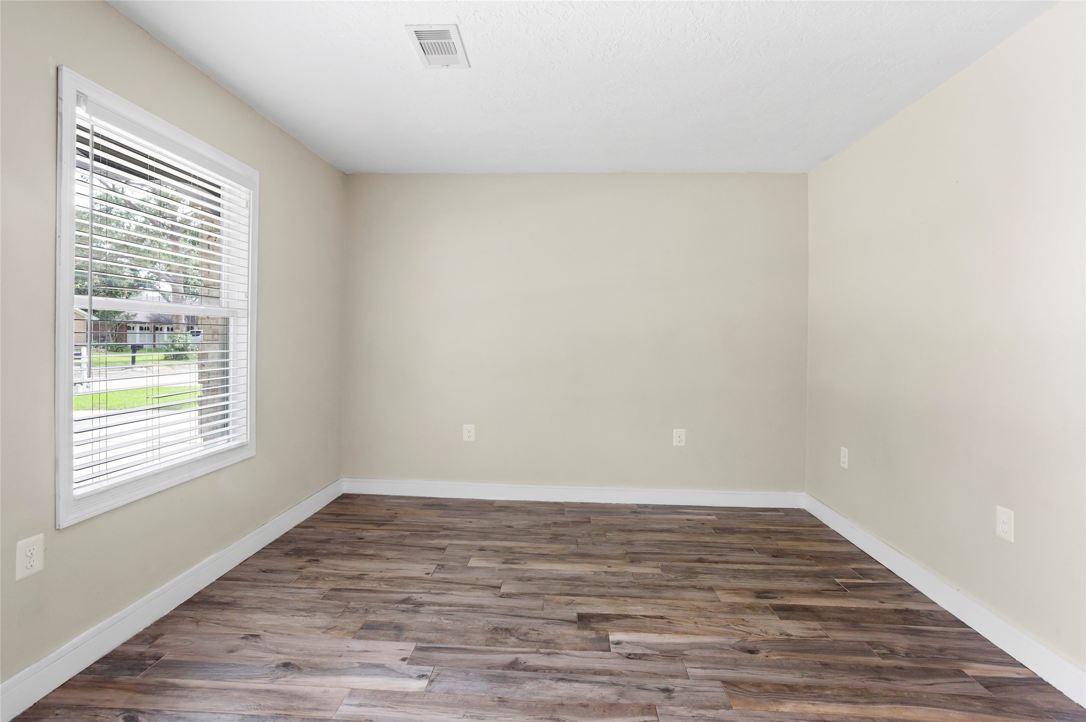 5000 Old Castle Lane Property Photo 10
