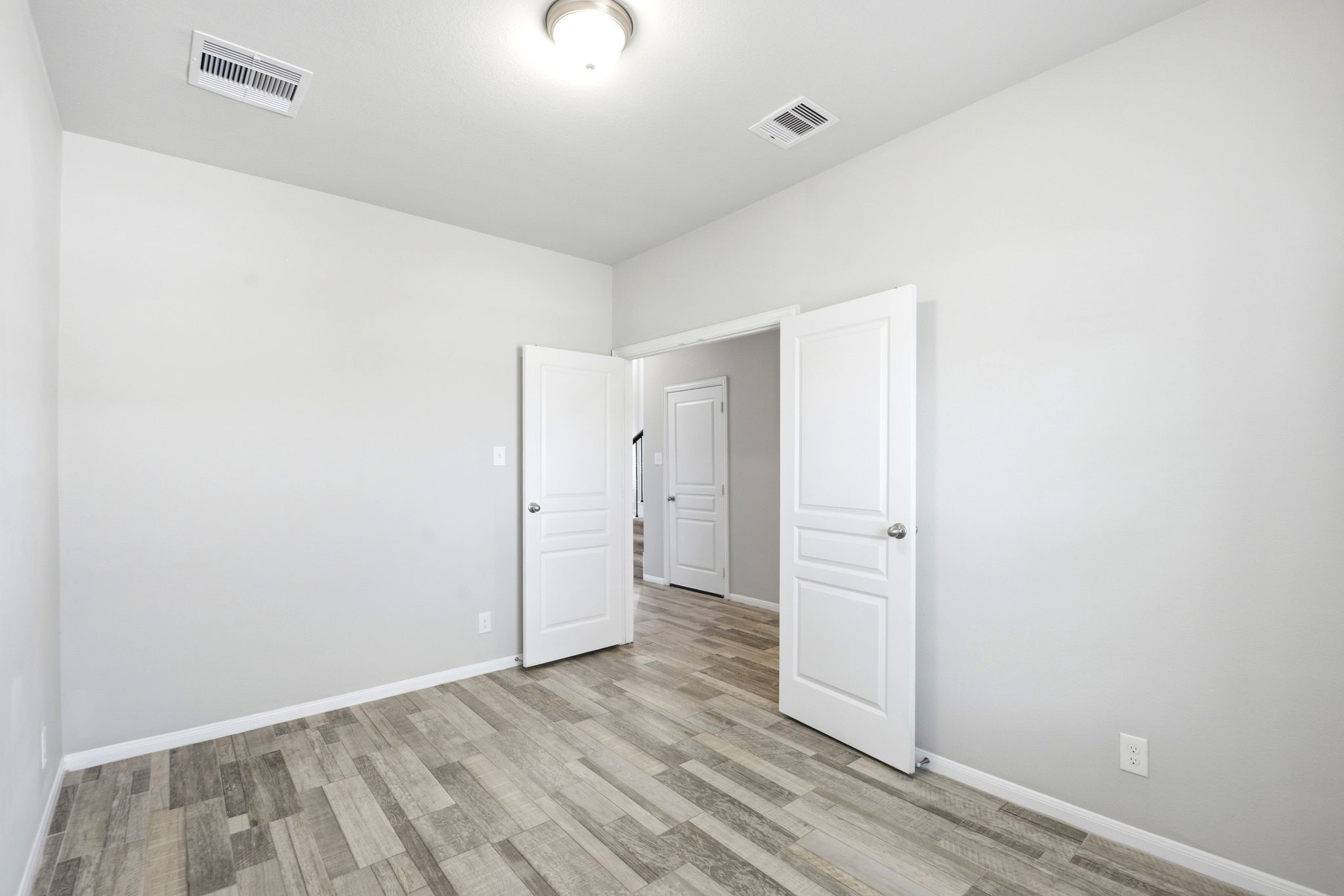 16203 Centennial Light Drive Property Photo 9
