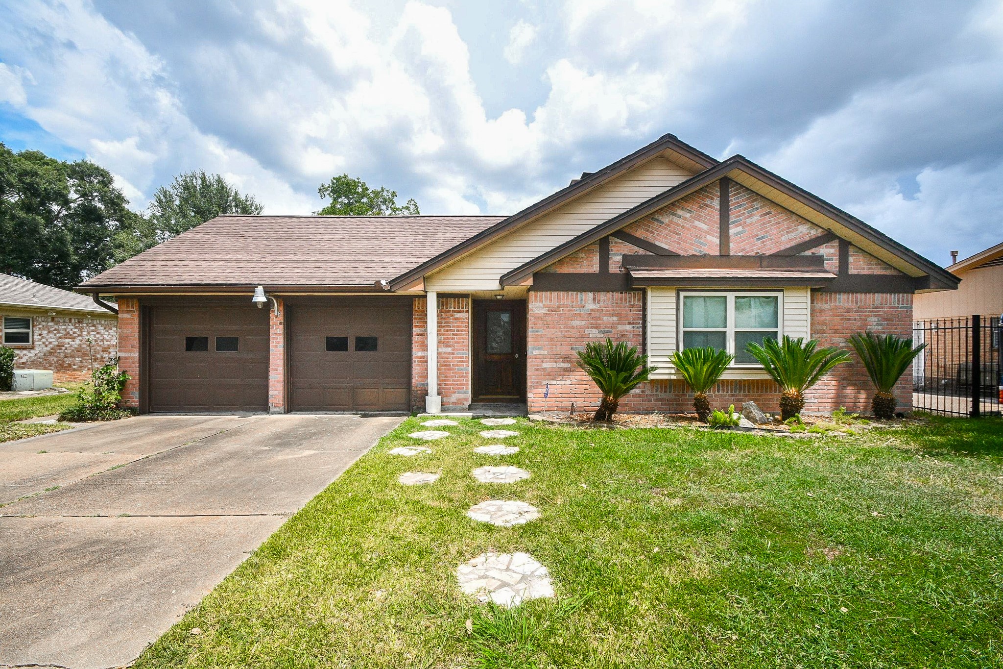 11915 N Hanworth Drive Property Photo 1
