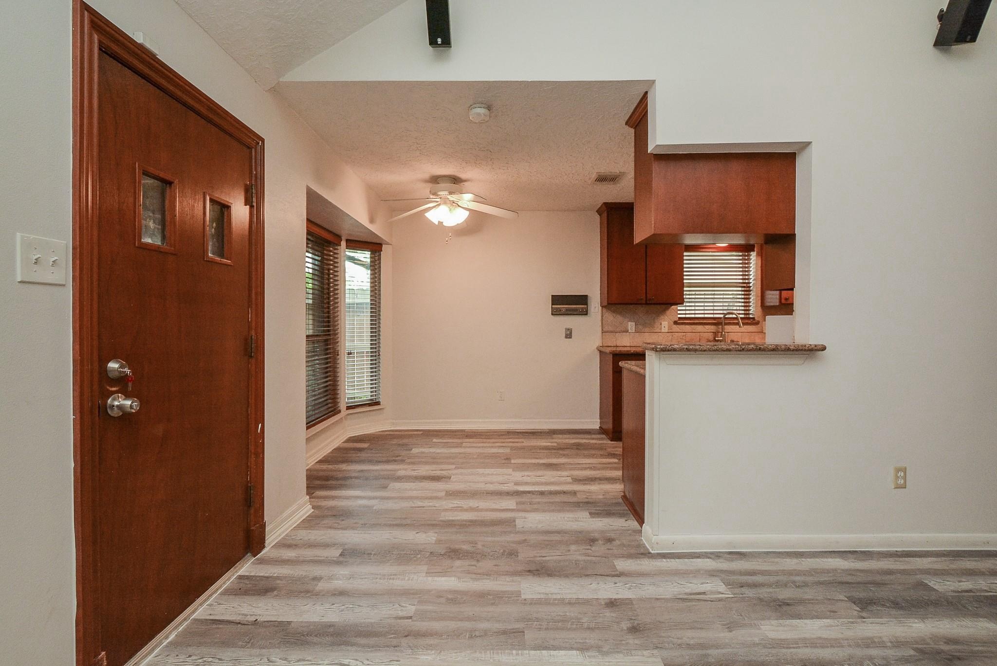 11915 N Hanworth Drive Property Photo 4