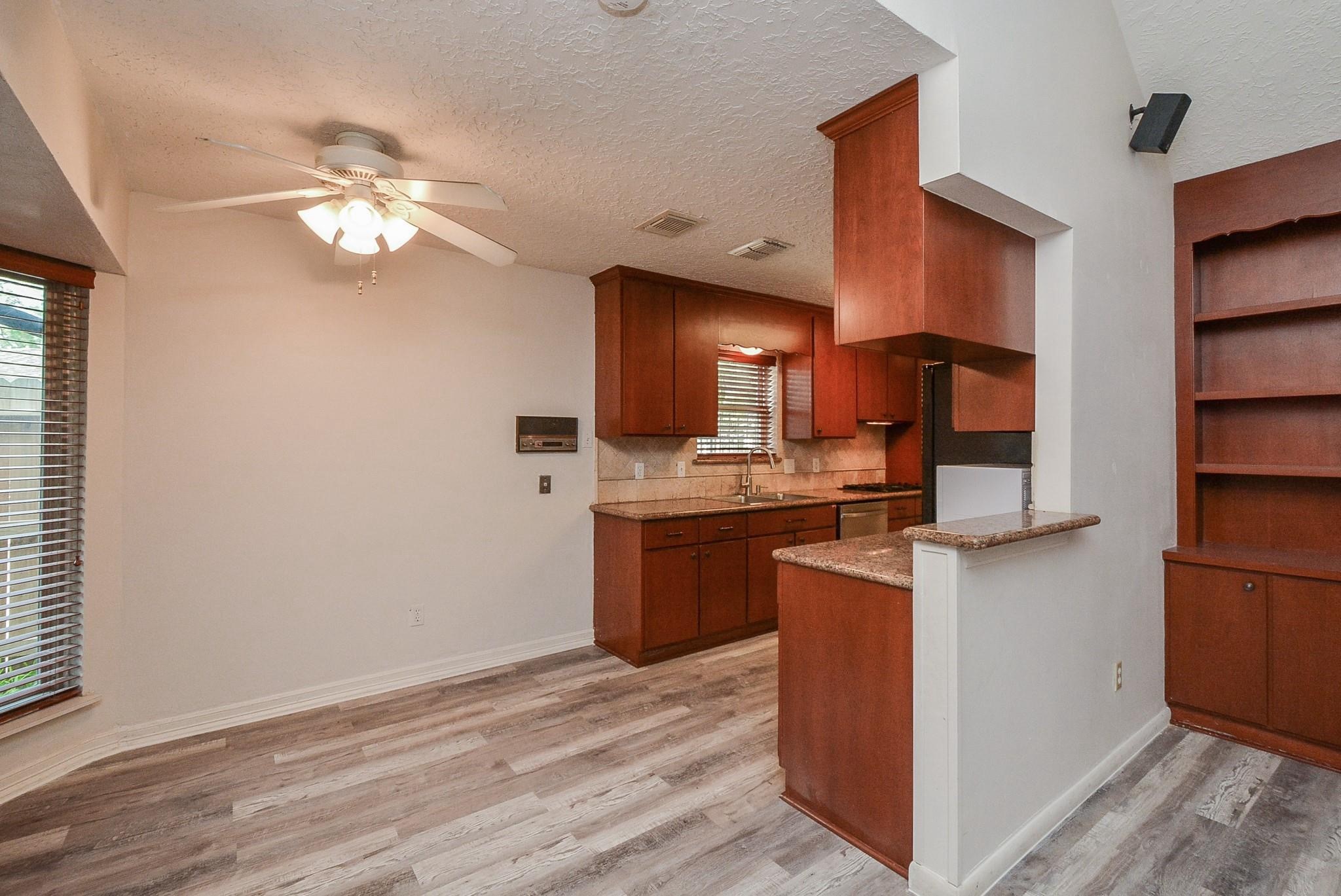 11915 N Hanworth Drive Property Photo 8