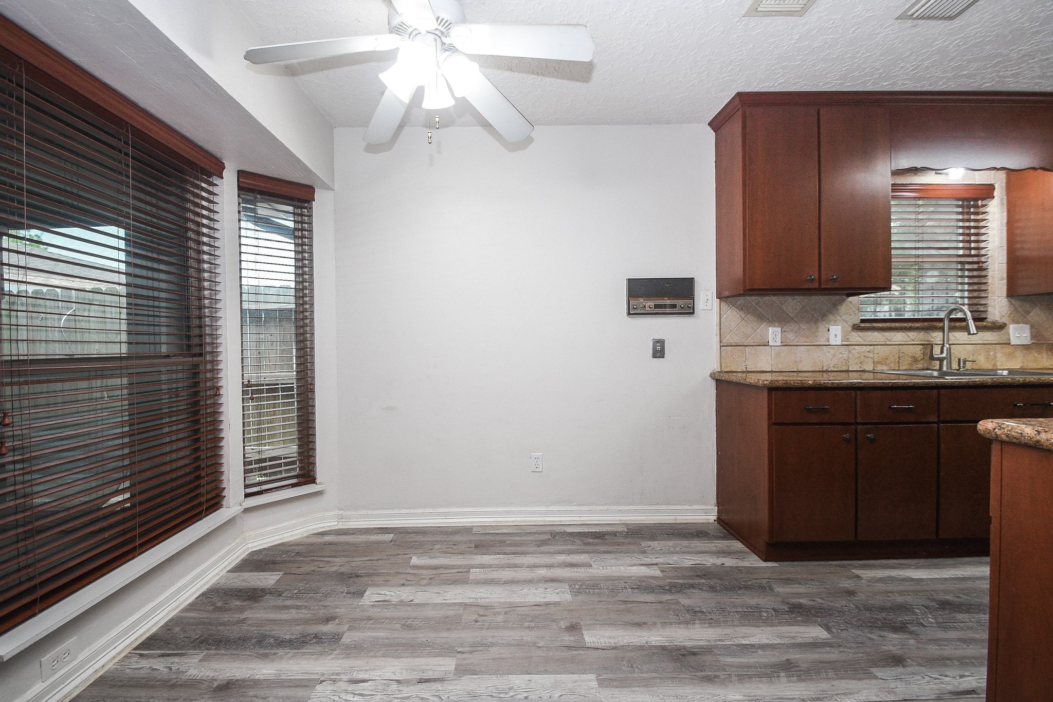 11915 N Hanworth Drive Property Photo 12