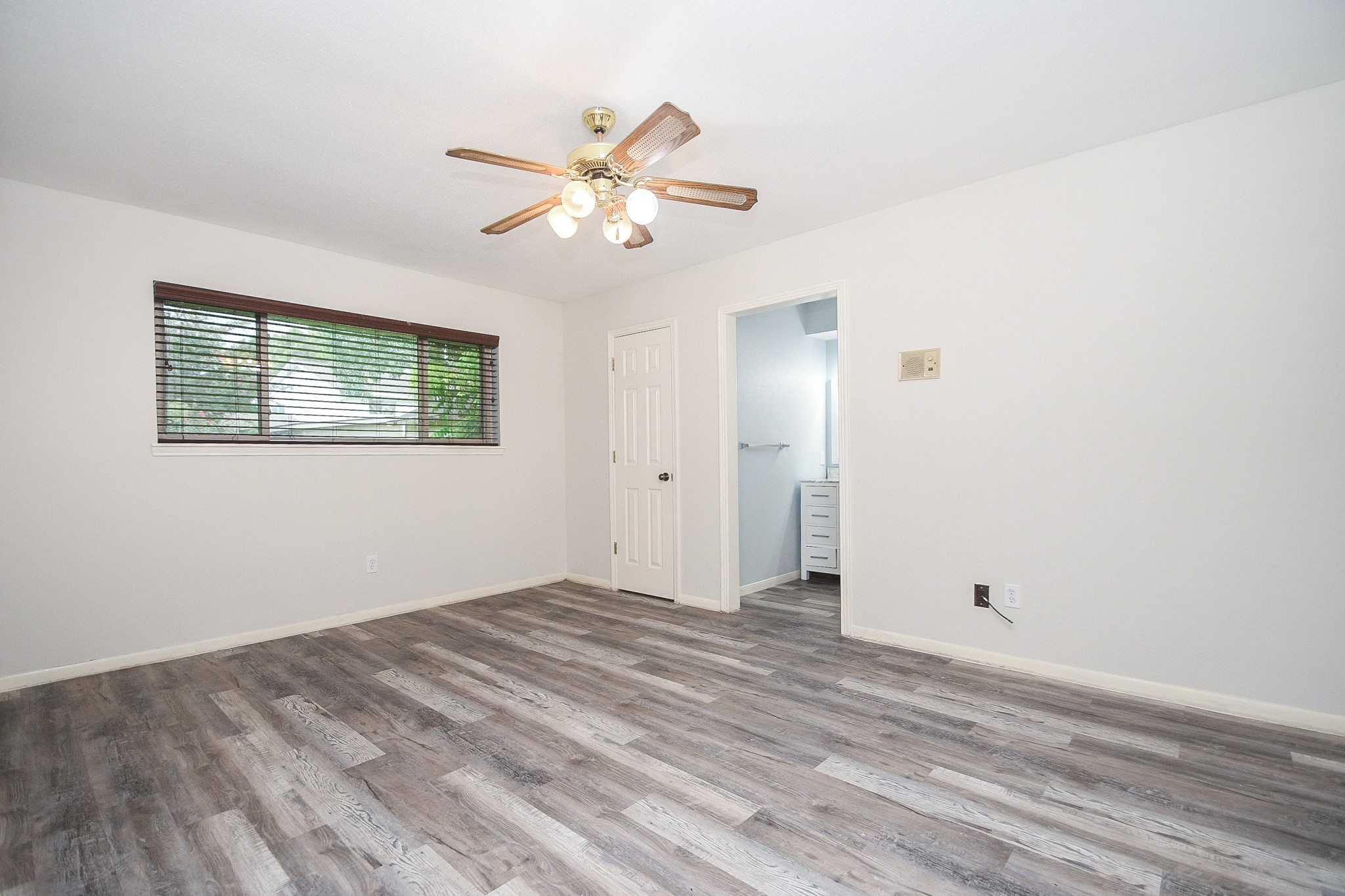 11915 N Hanworth Drive Property Photo 14