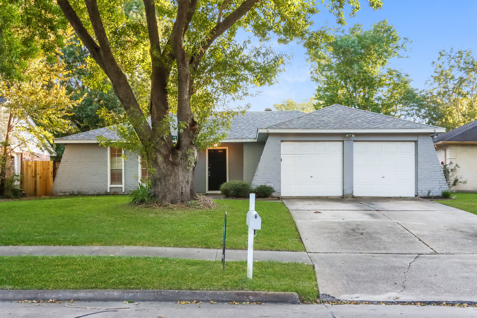 16310 Forest Bend Avenue Property Photo 1