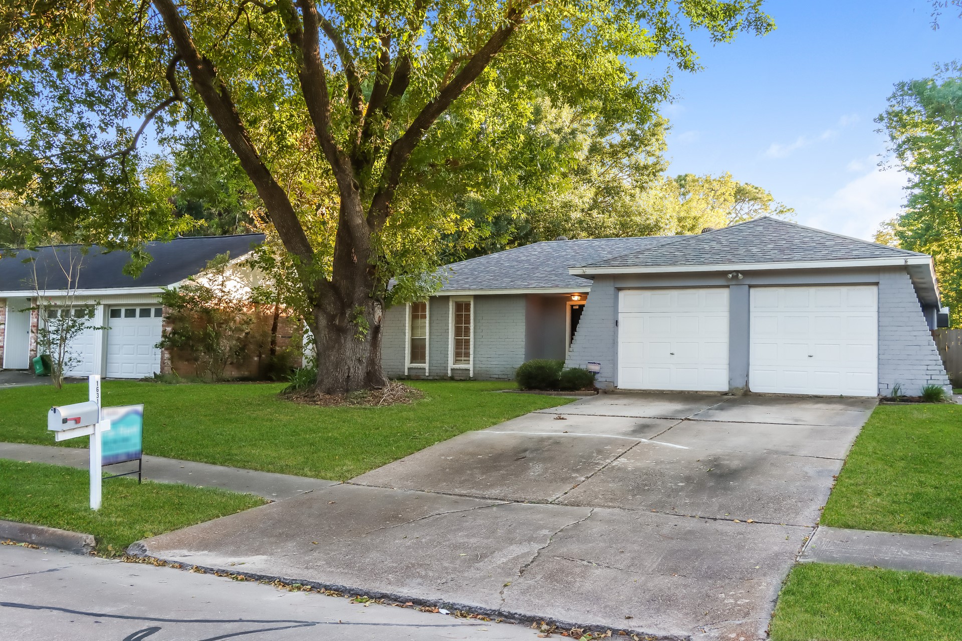 16310 Forest Bend Avenue Property Photo 2