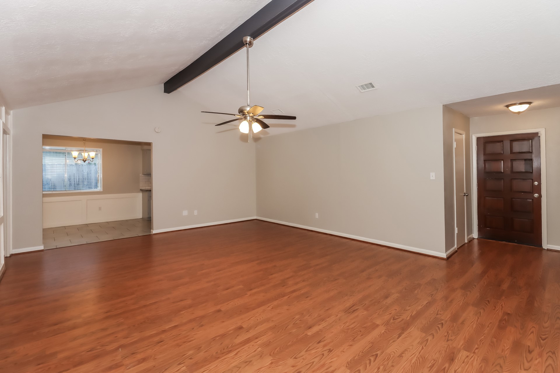 16310 Forest Bend Avenue Property Photo 4