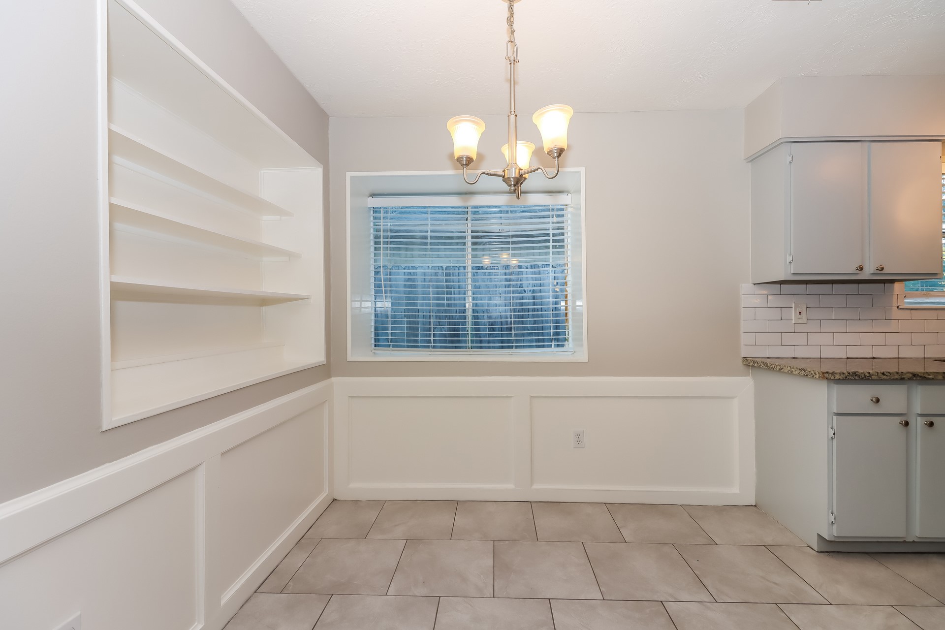 16310 Forest Bend Avenue Property Photo 5