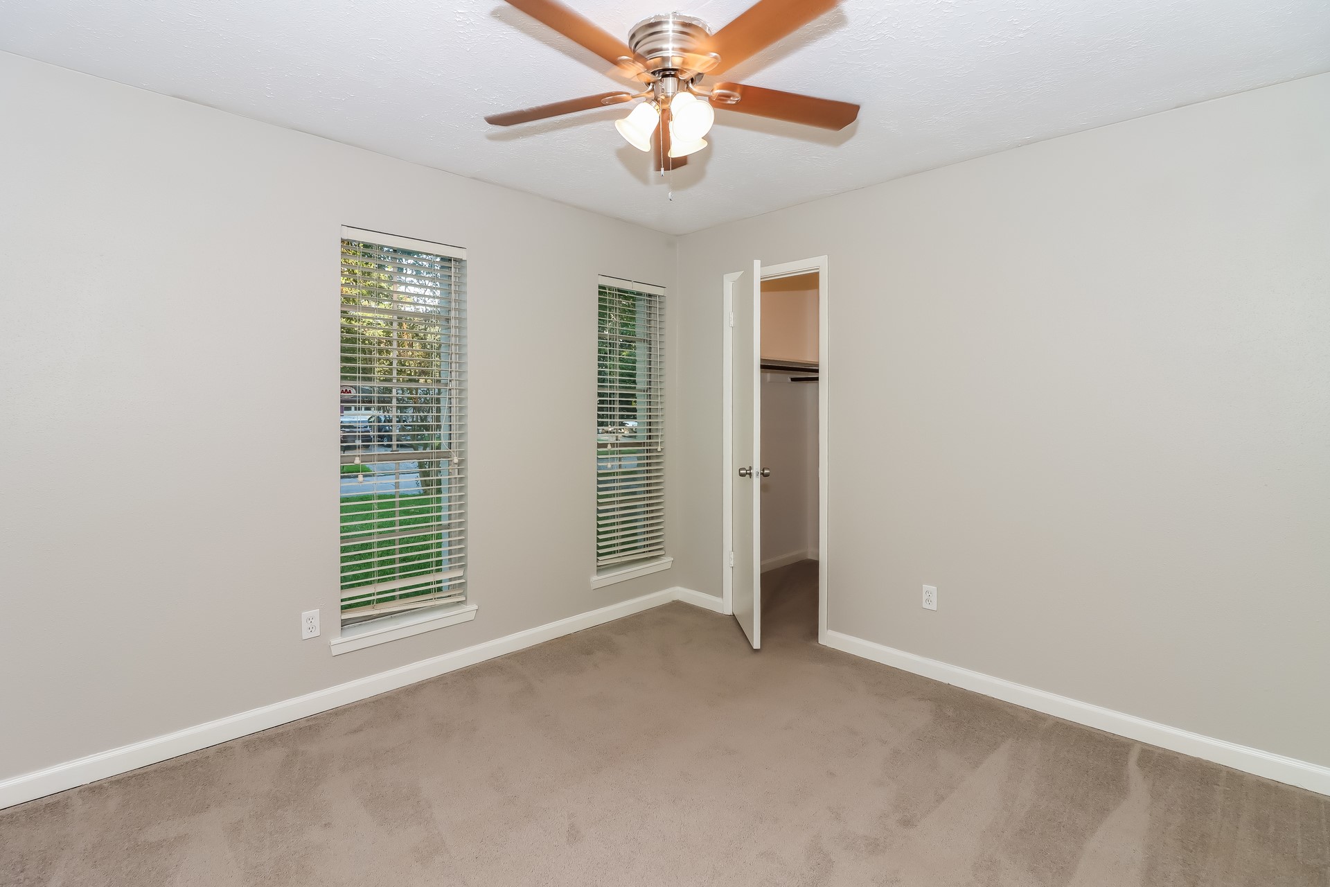 16310 Forest Bend Avenue Property Photo 9