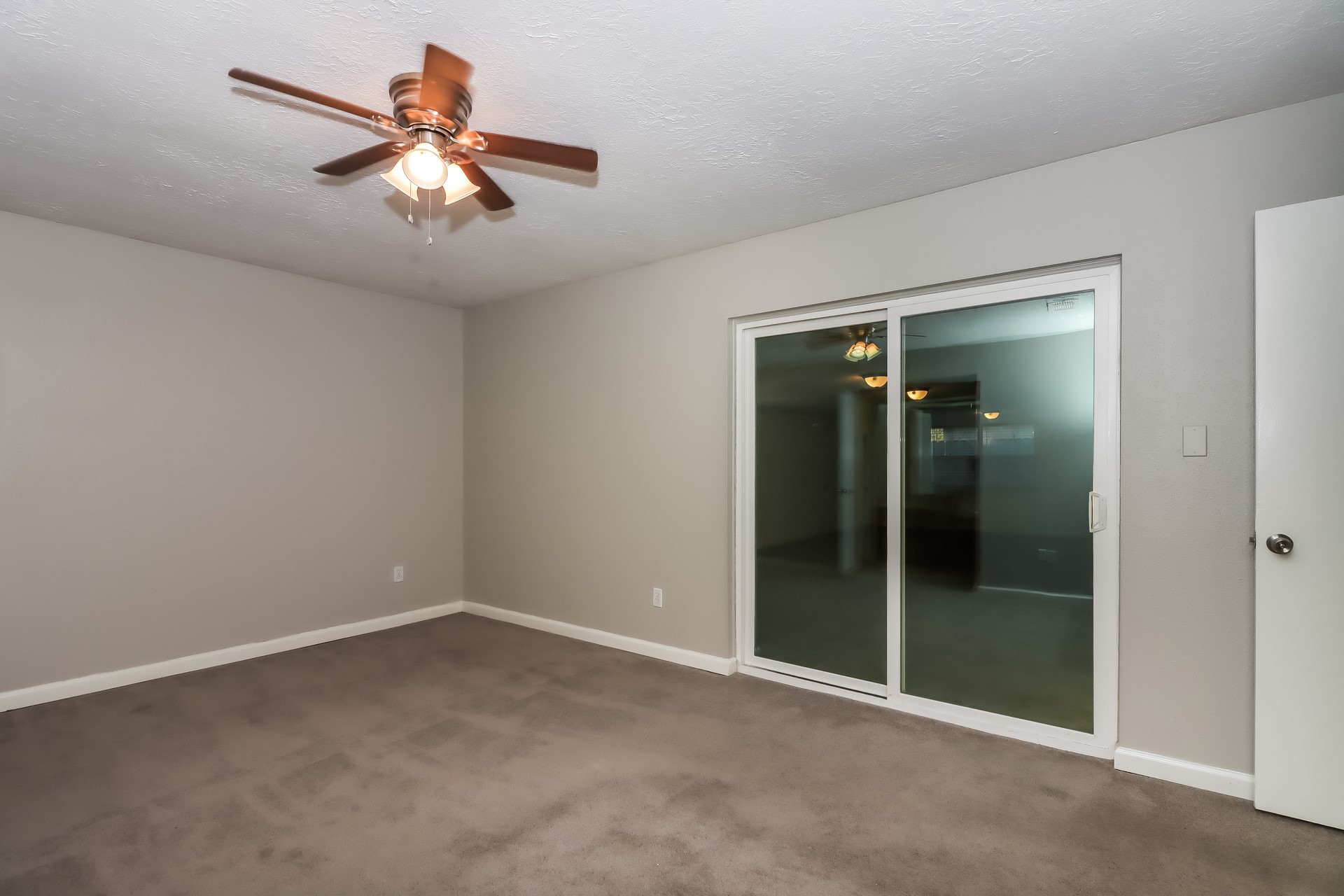 16310 Forest Bend Avenue Property Photo 11