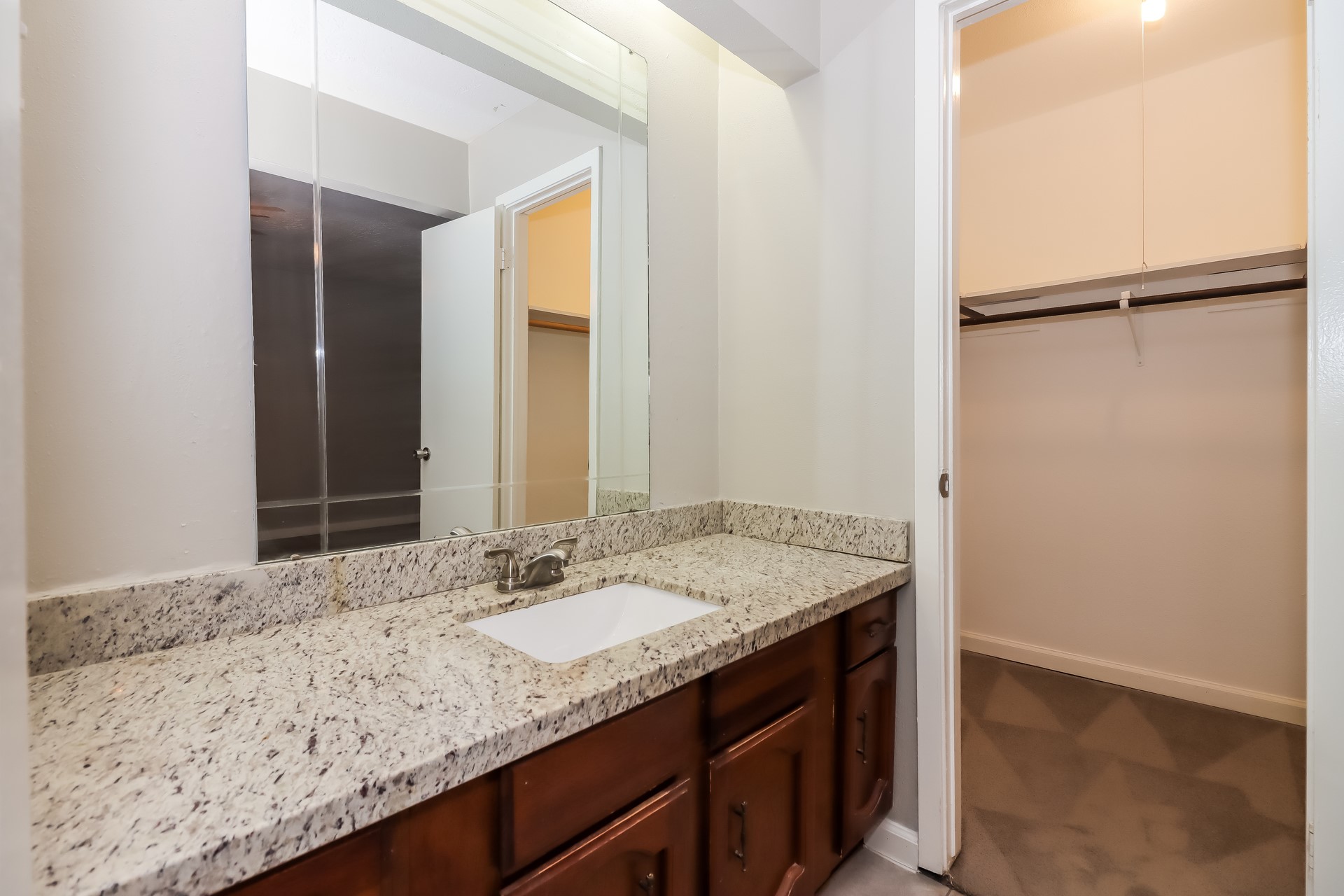 16310 Forest Bend Avenue Property Photo 12