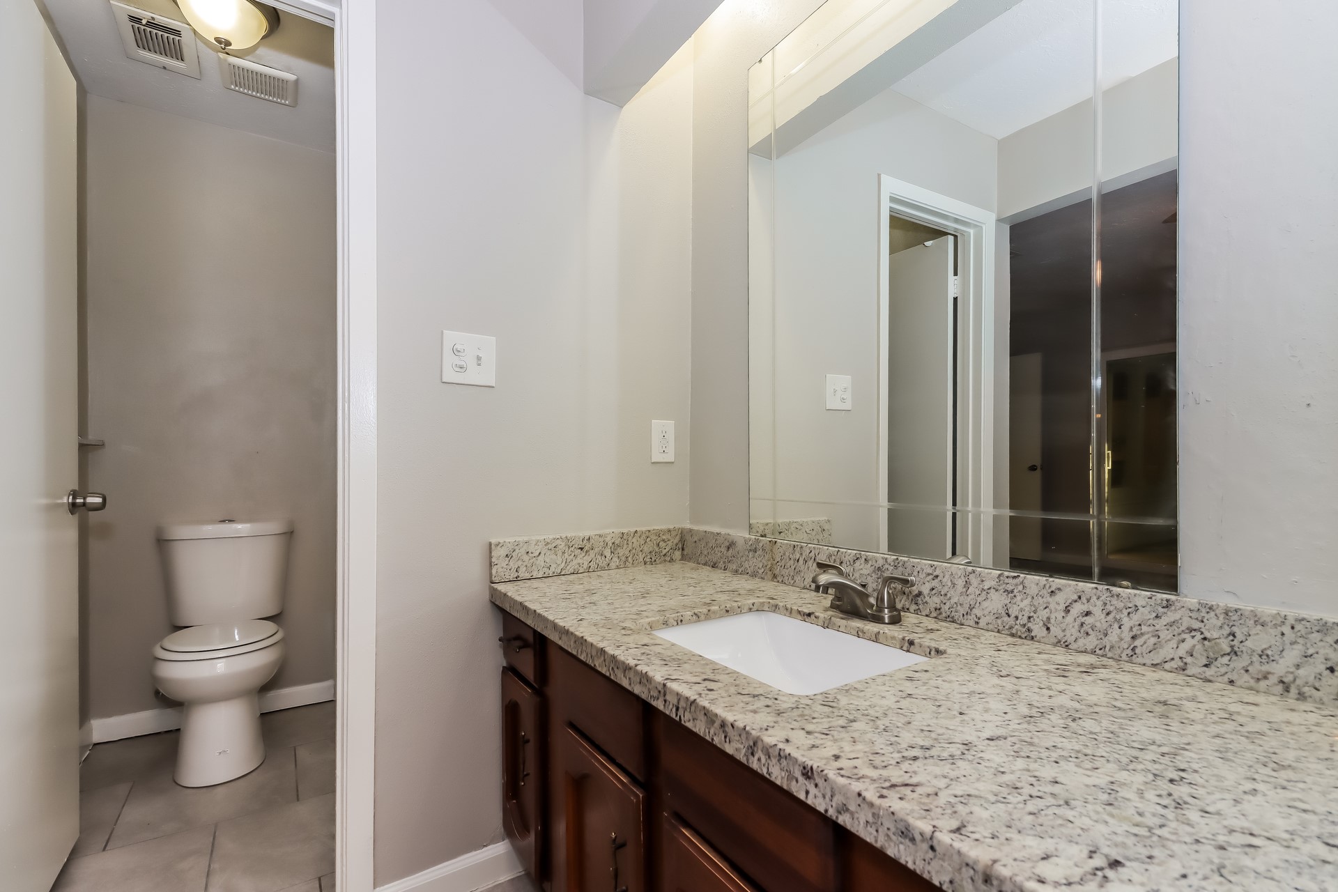 16310 Forest Bend Avenue Property Photo 13