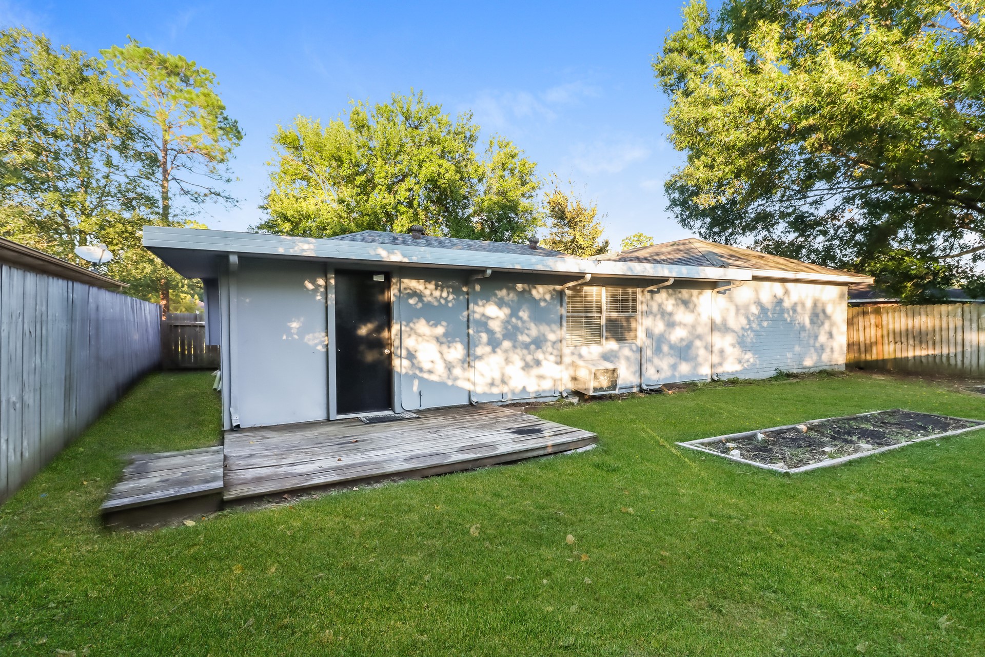 16310 Forest Bend Avenue Property Photo 14