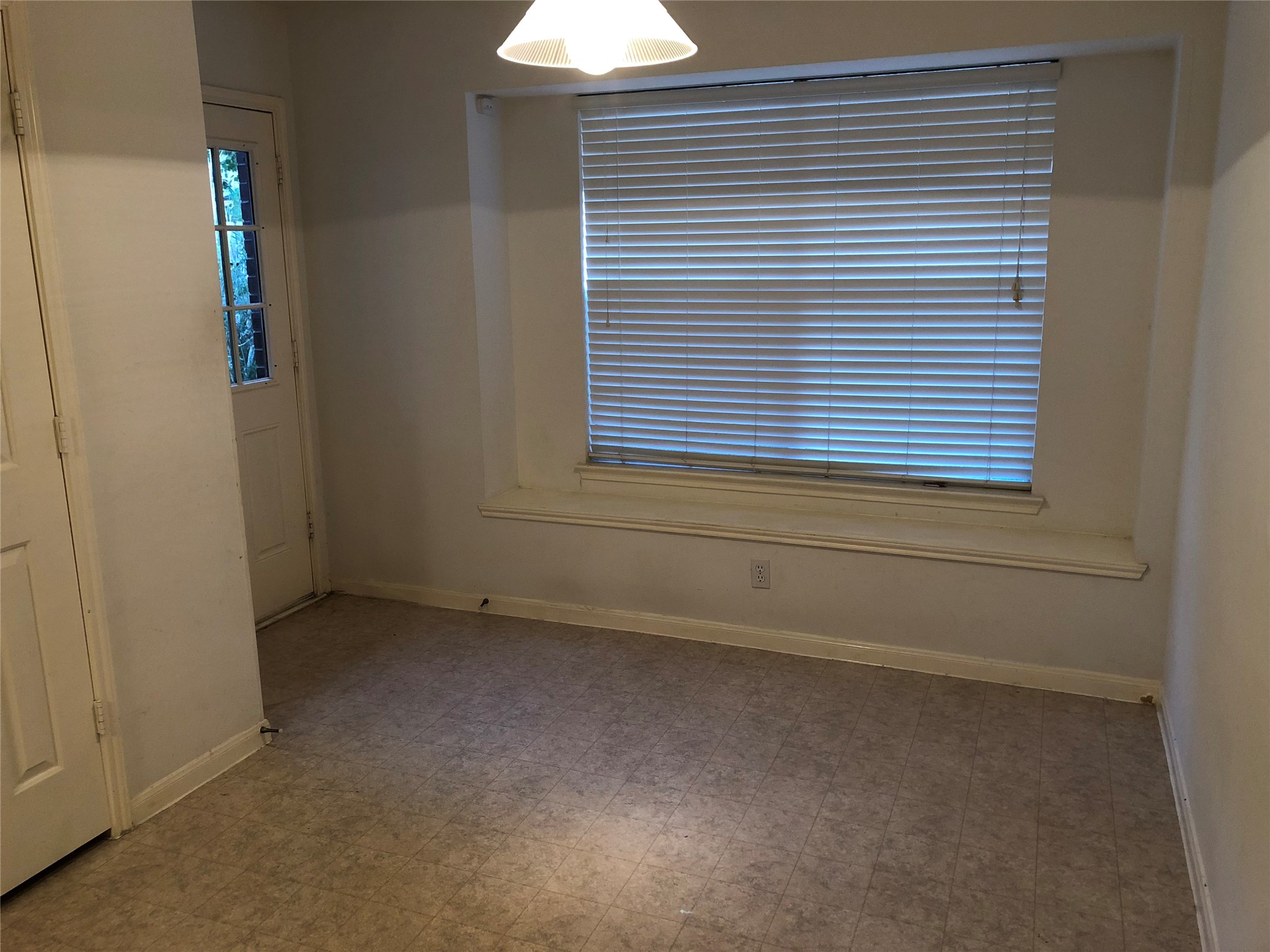 23706 Cansfield Way Property Photo 4