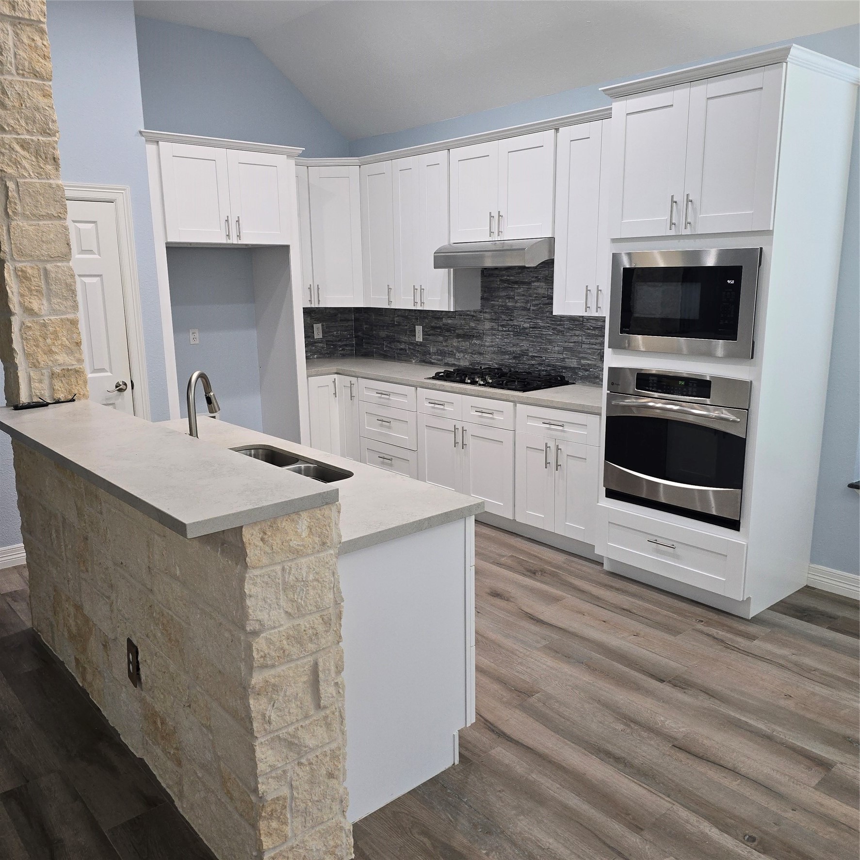 18302 Rittenhouse Park Court Property Photo 9