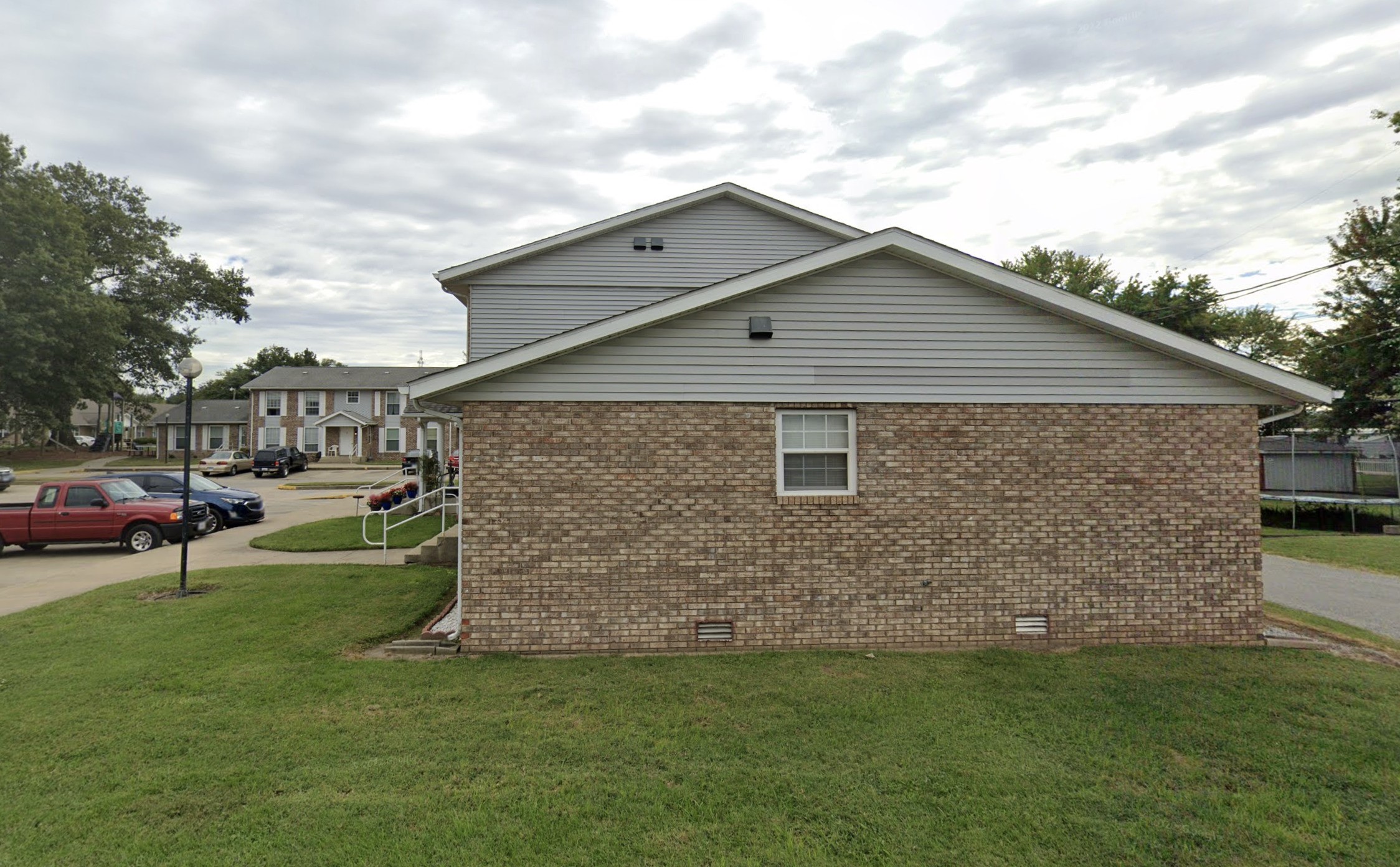 203 N Division St Property Photo 6