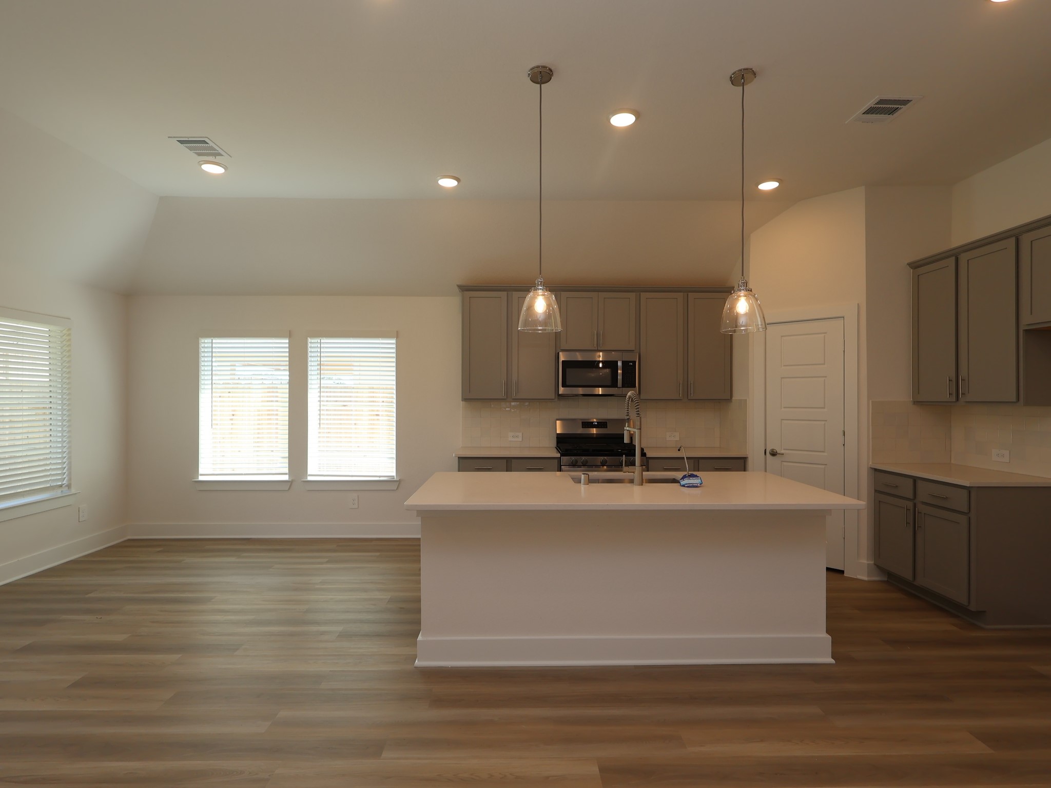10591 Annex Avenue Property Photo 3